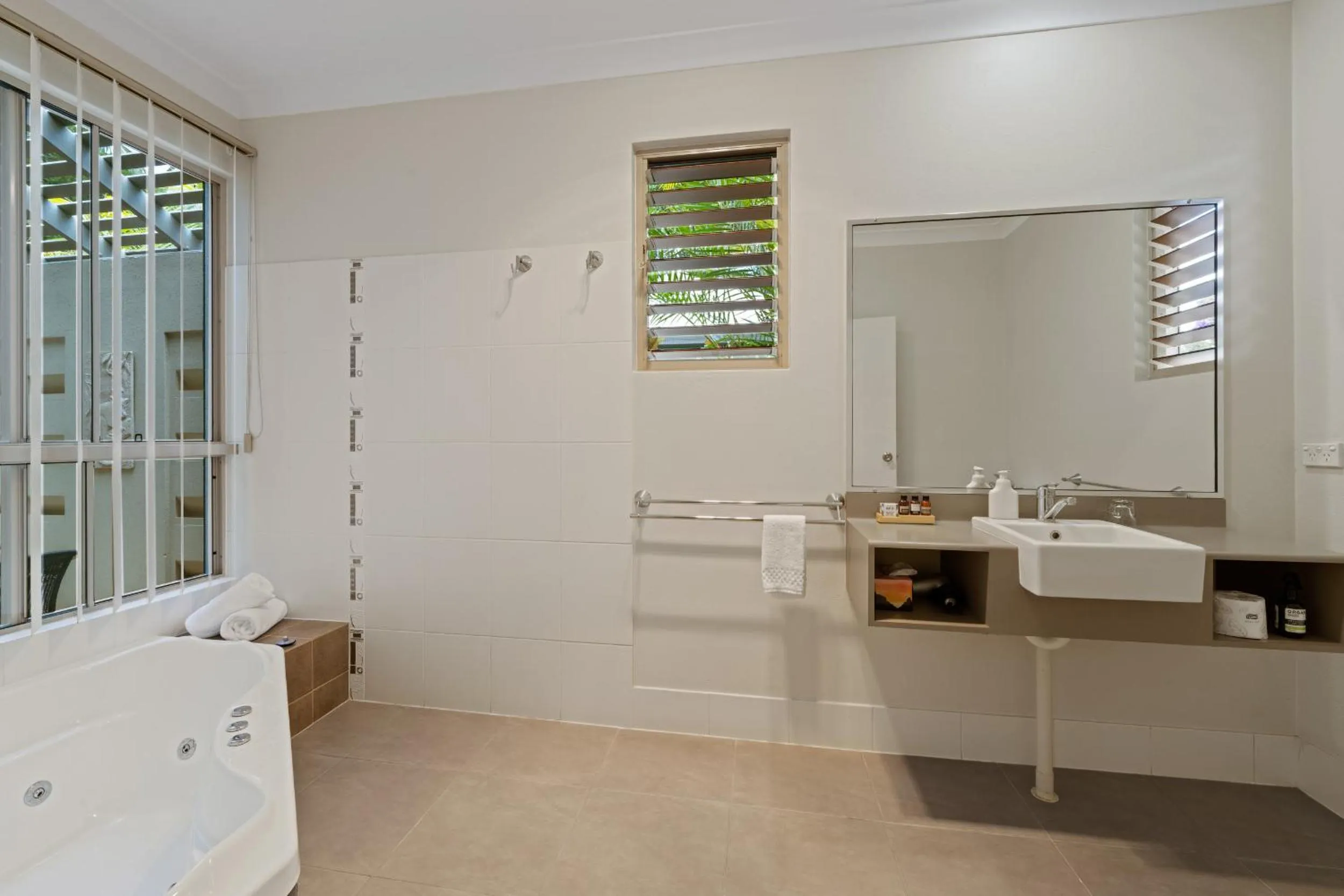 Shower in Blue Summit Hideaway