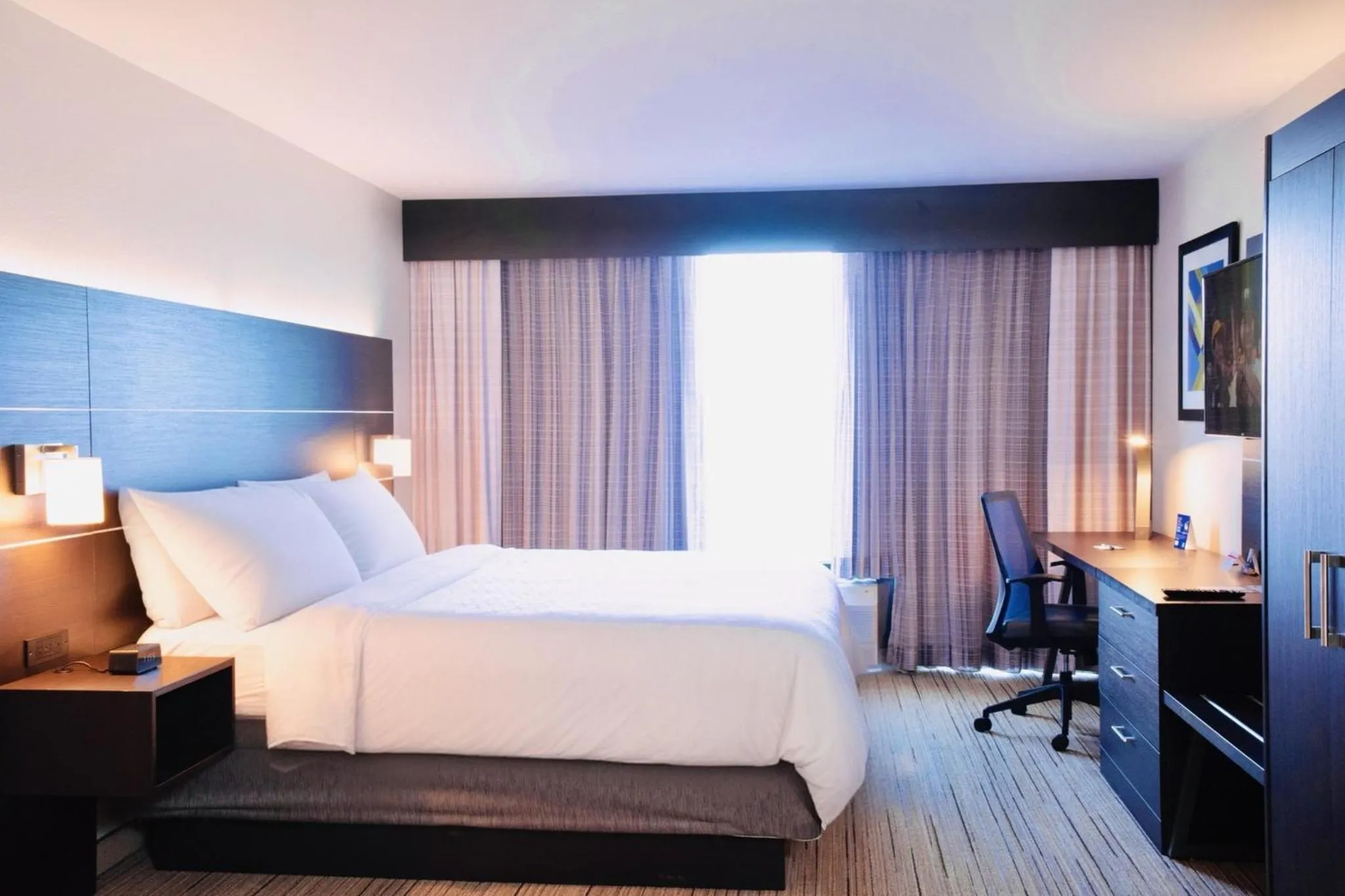 Photo of the whole room, Bed in Holiday Inn Express Hotel & Suites Chester by IHG