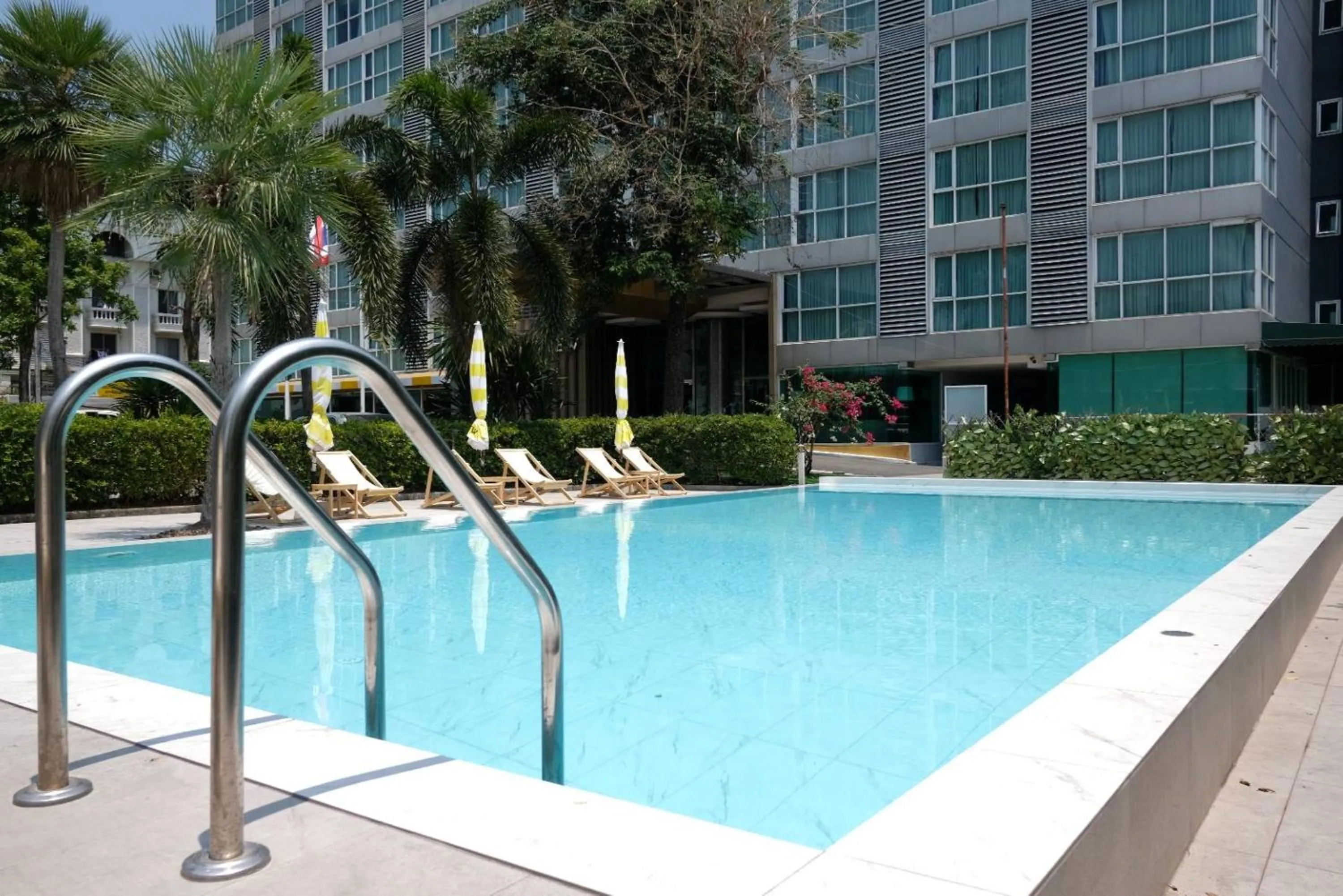 Swimming pool in Top View Hotel - SHA Extra Plus