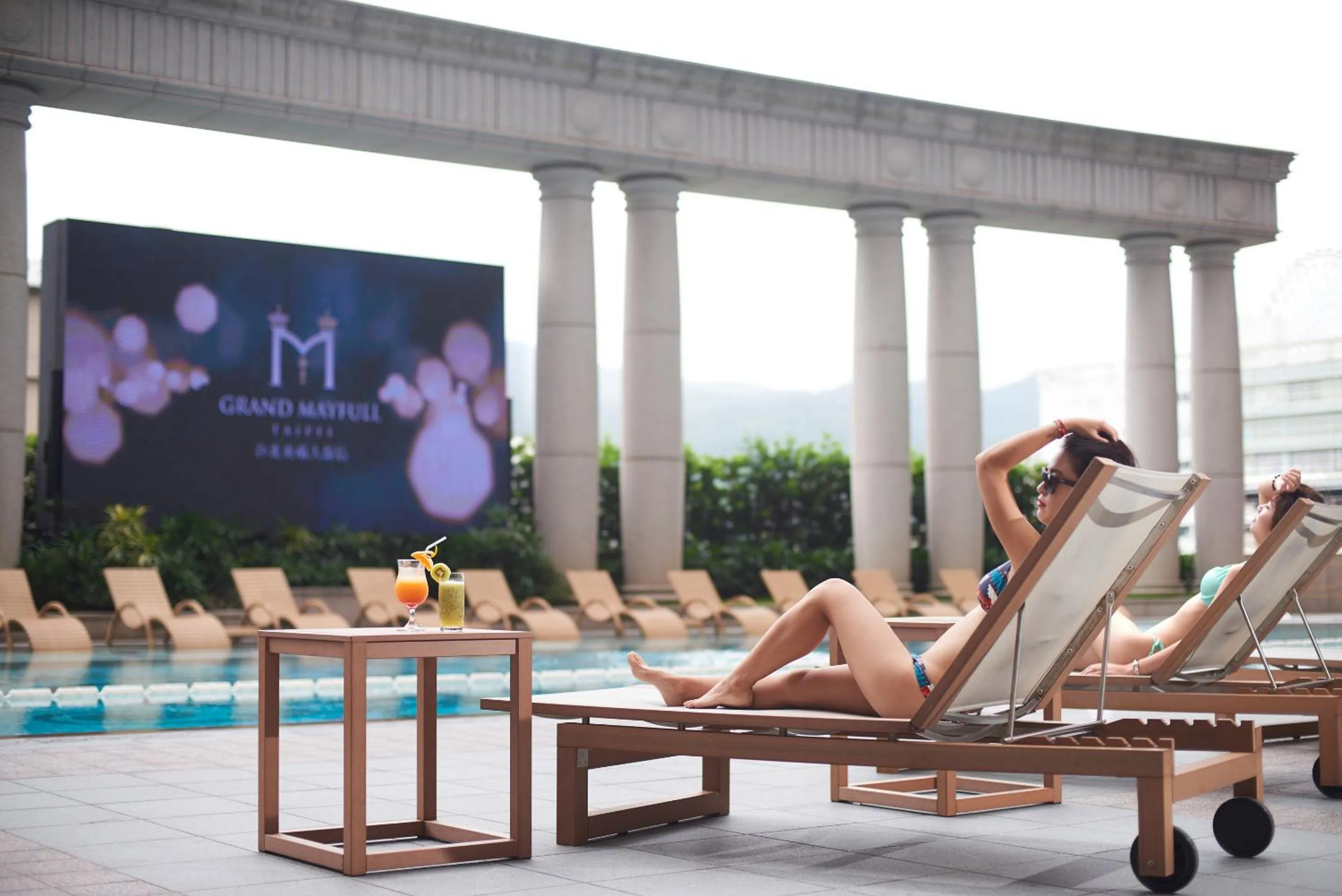 Swimming pool in Grand Mayfull Taipei