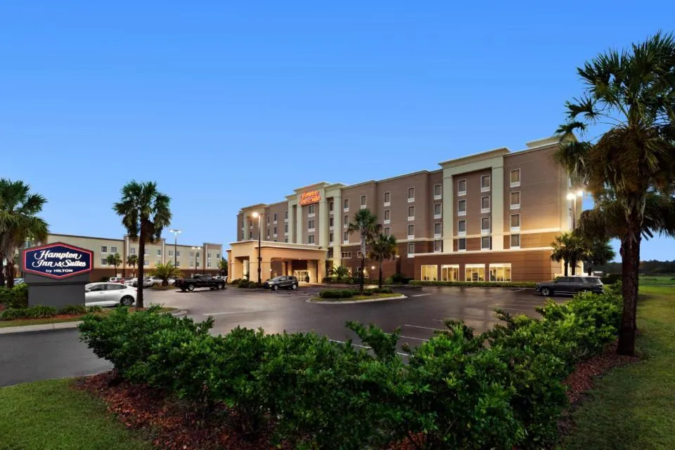 Facade/entrance in Hampton Inn & Suites Brunswick