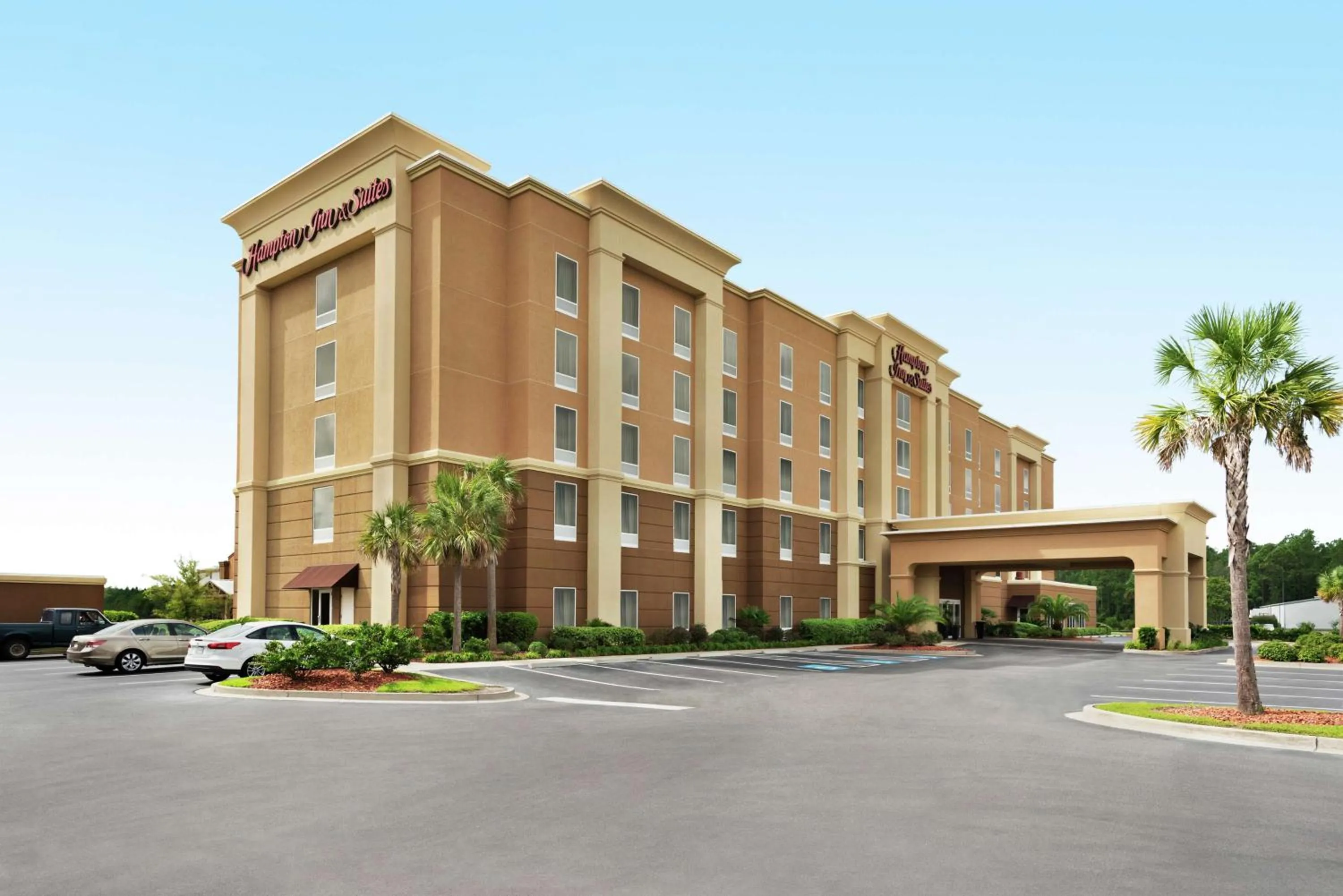 Property building in Hampton Inn & Suites Brunswick