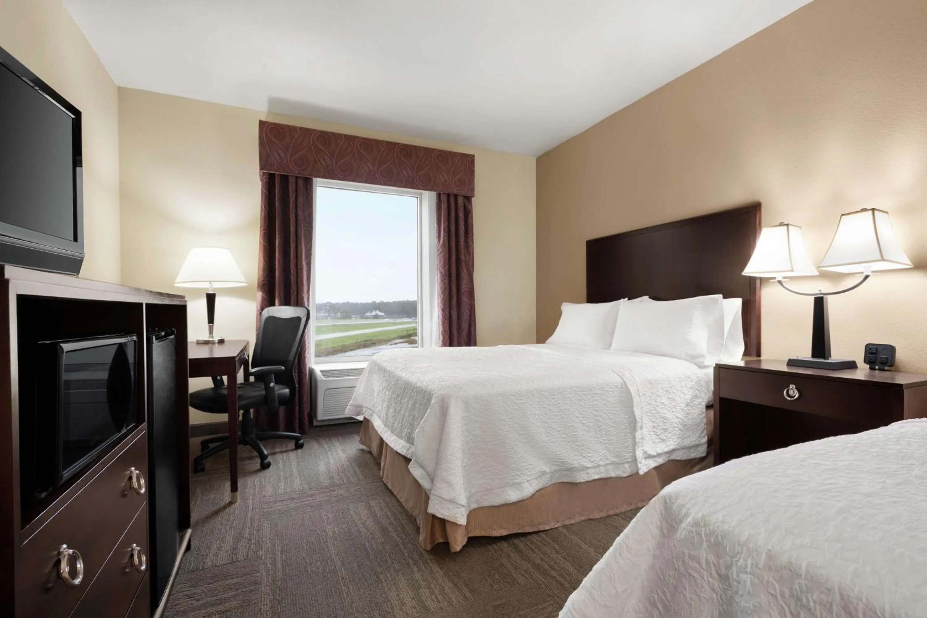 Bedroom, Bed in Hampton Inn & Suites Brunswick