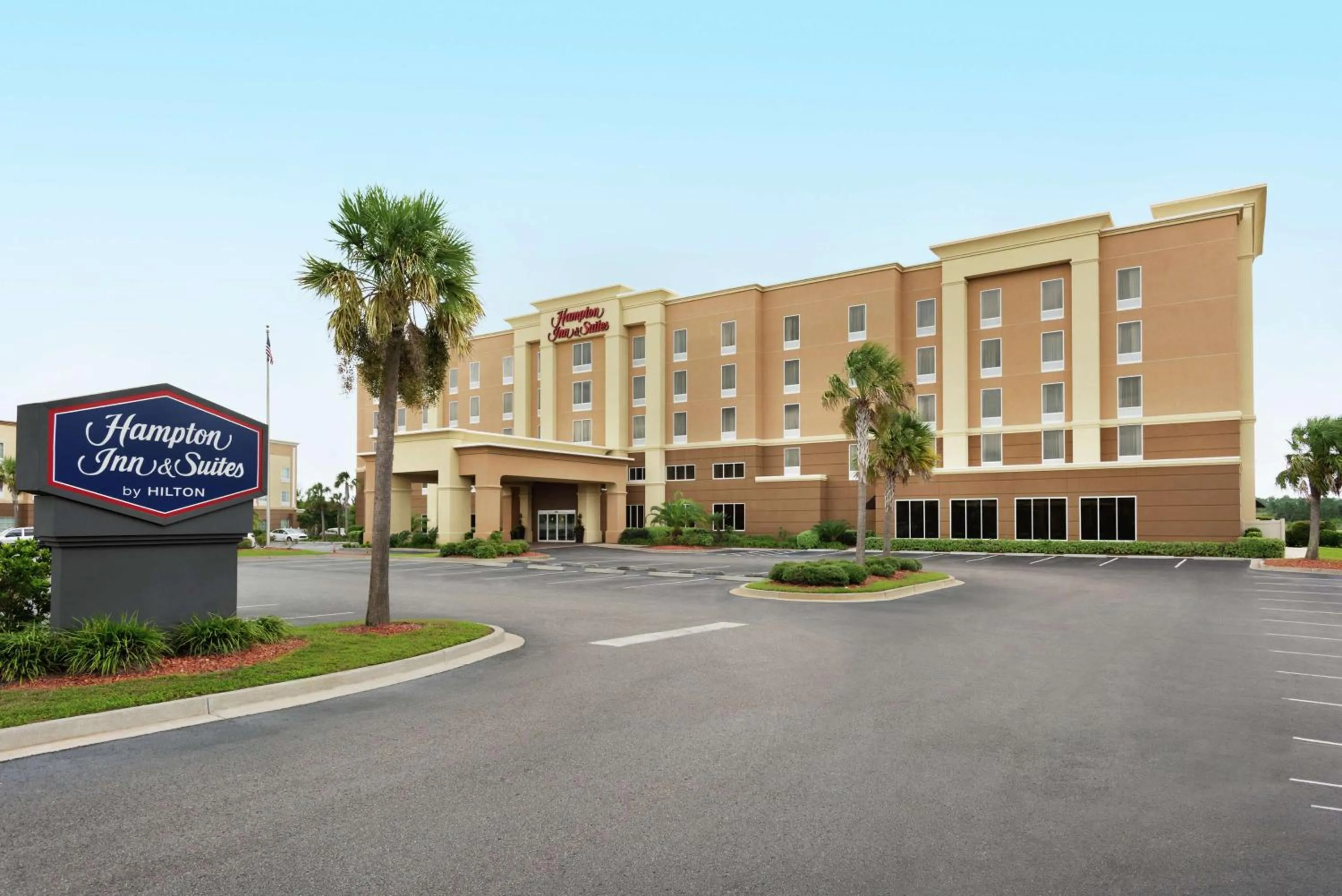 Property building in Hampton Inn & Suites Brunswick