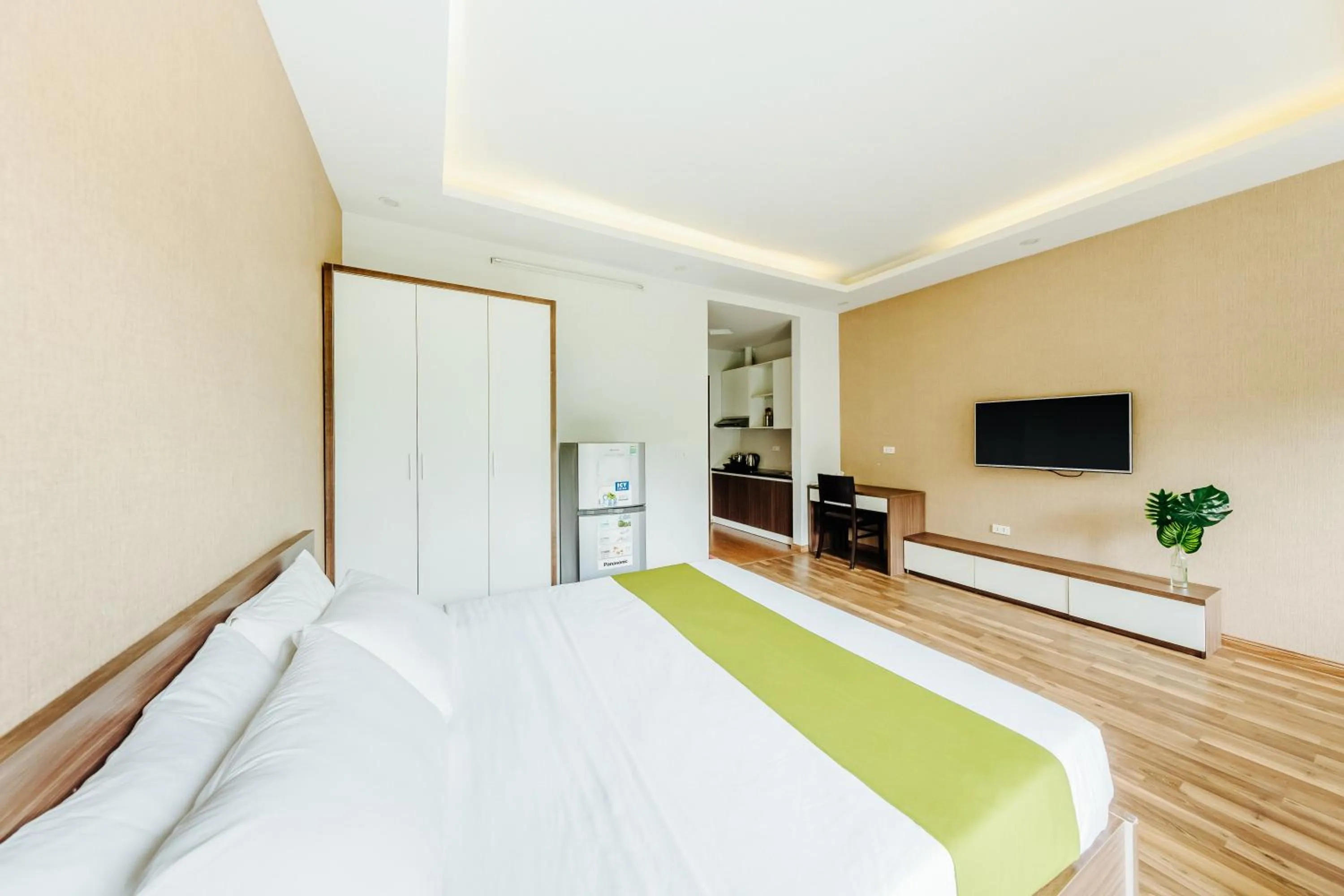 Kitchen or kitchenette, Bed in Hana 1 Apartment & Hotel Bac Ninh