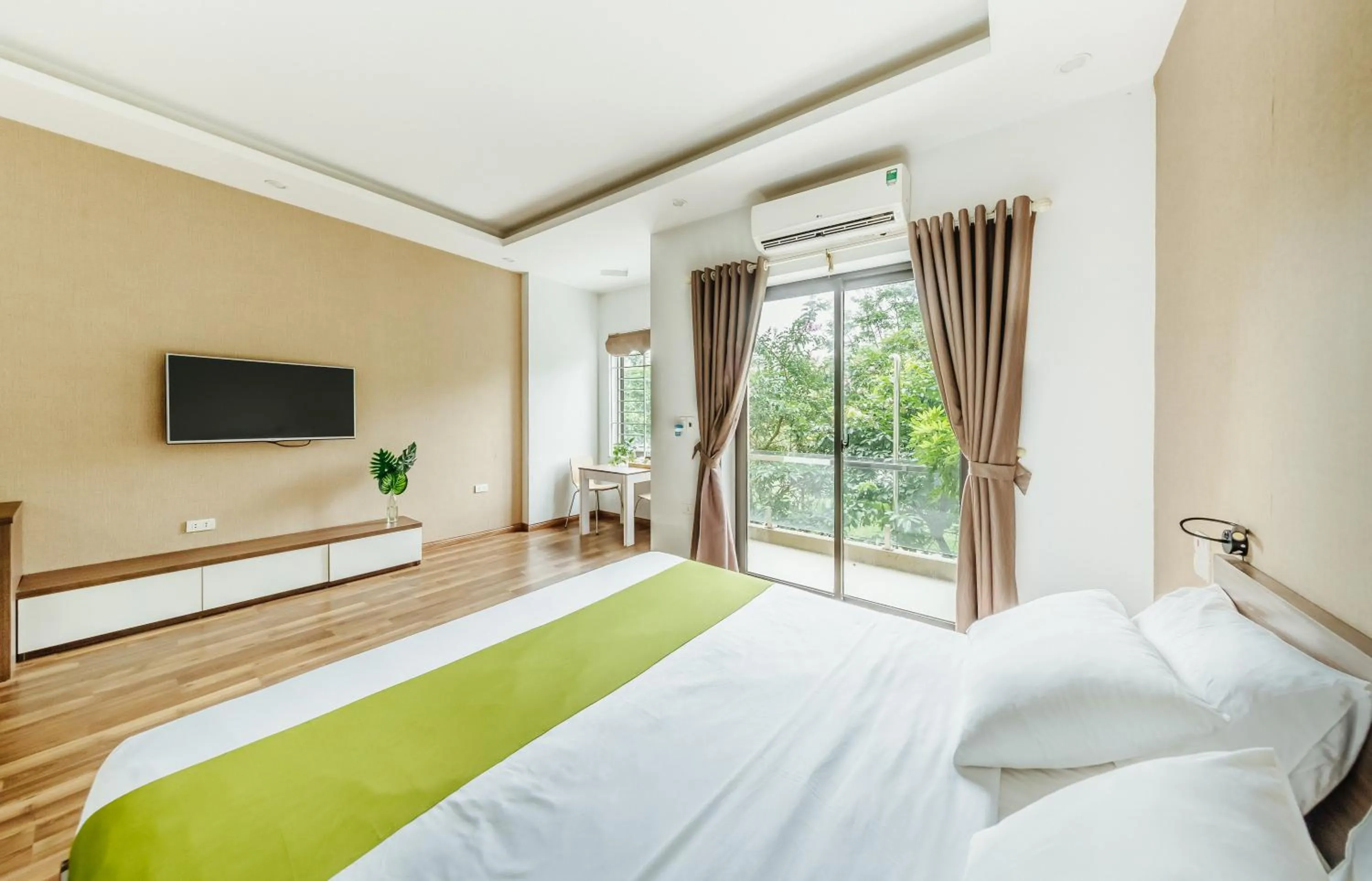 Shower, Bed in Hana 1 Apartment & Hotel Bac Ninh