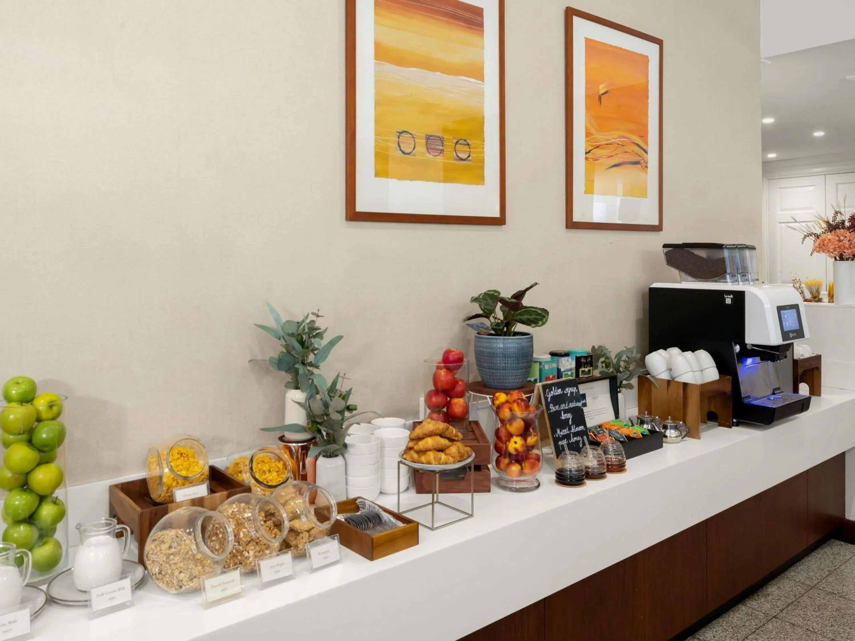 Restaurant/places to eat in The Sydney Boulevard Hotel