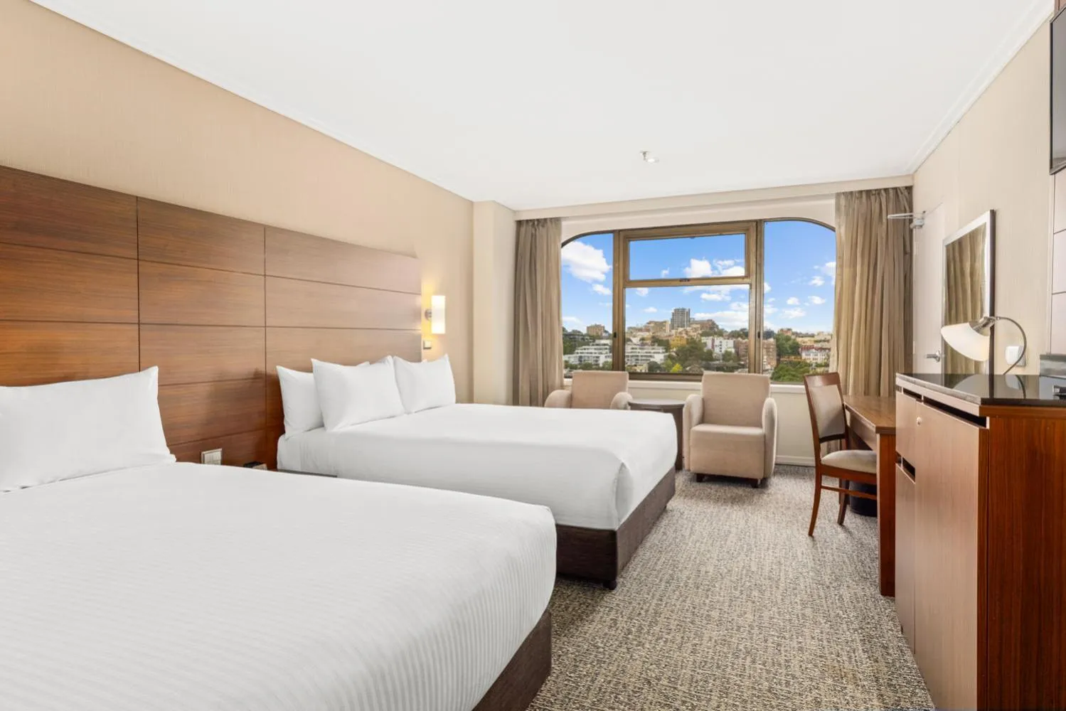 Deluxe Queen Room in The Sydney Boulevard Hotel