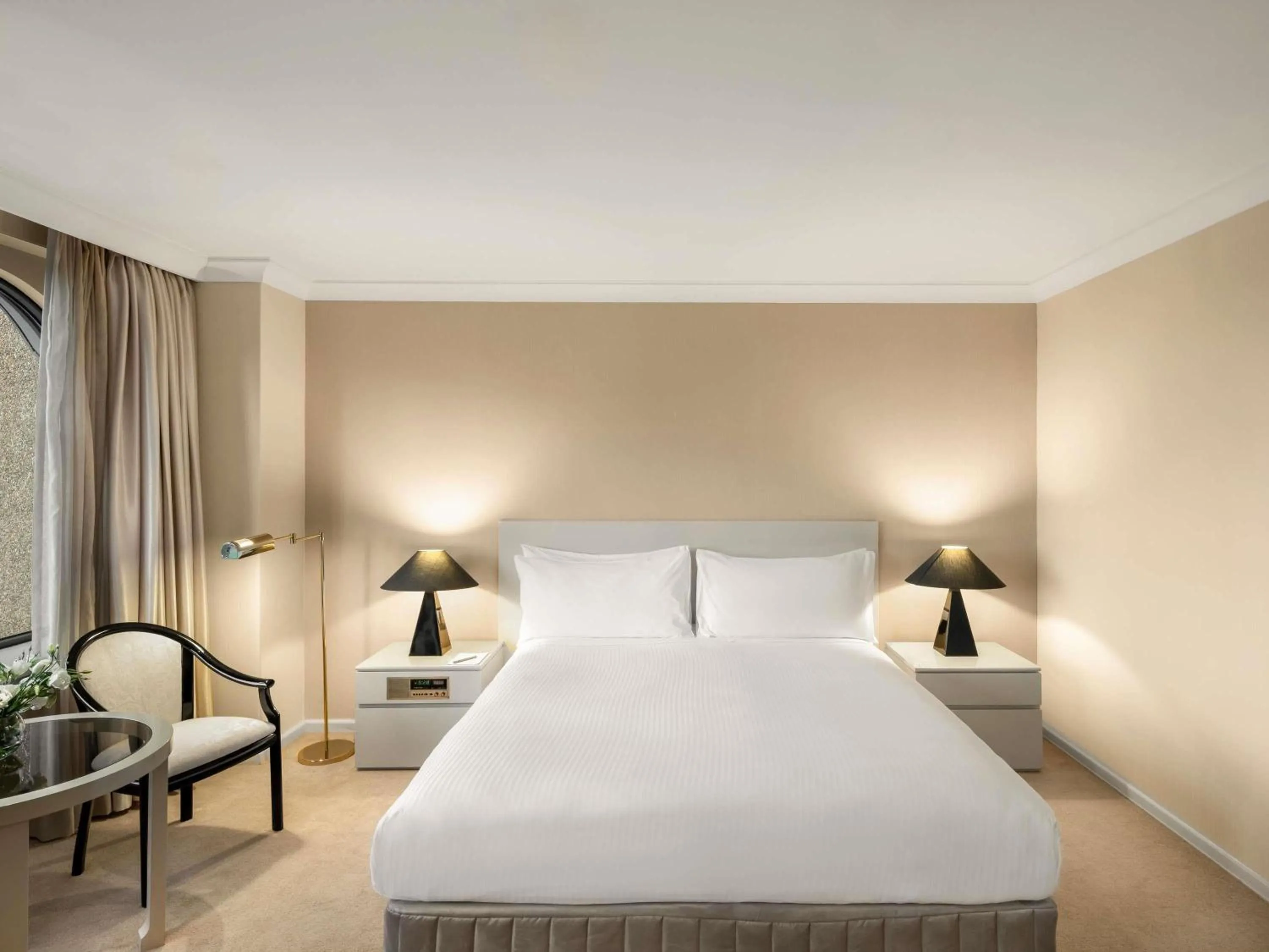 Photo of the whole room, Bed in The Sydney Boulevard Hotel