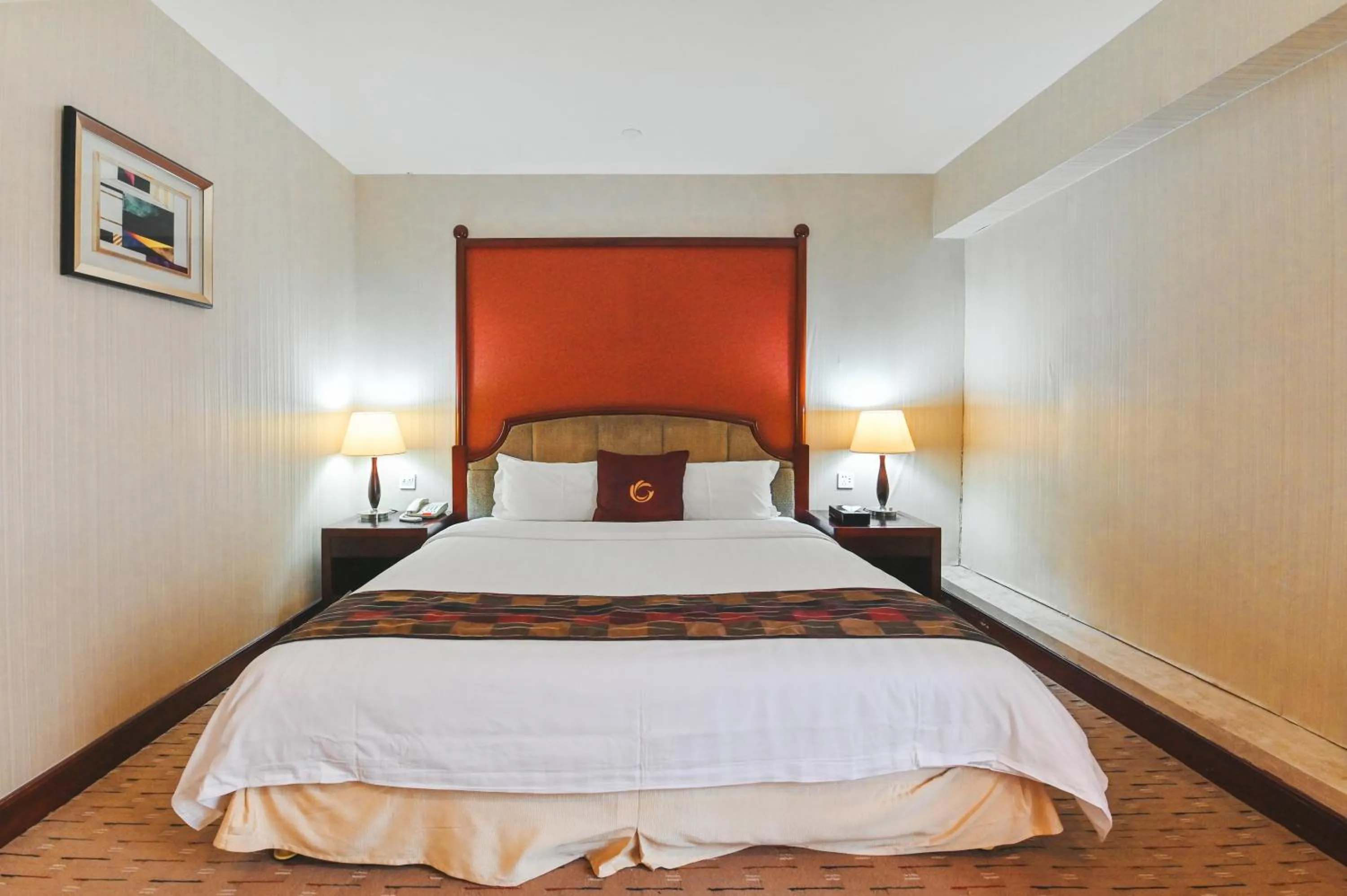 Bed in Royal Plaza Hotel