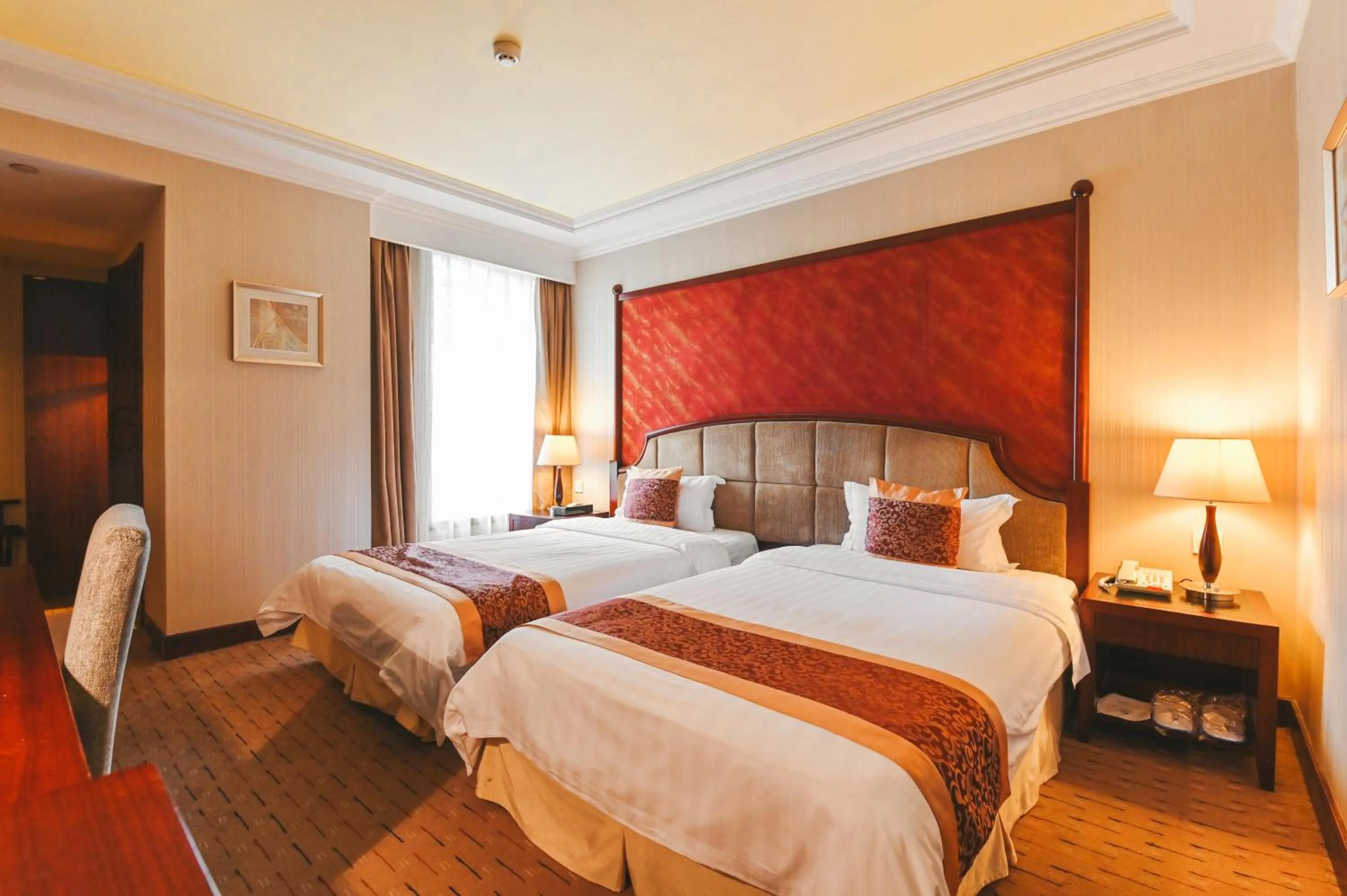 Bed in Royal Plaza Hotel