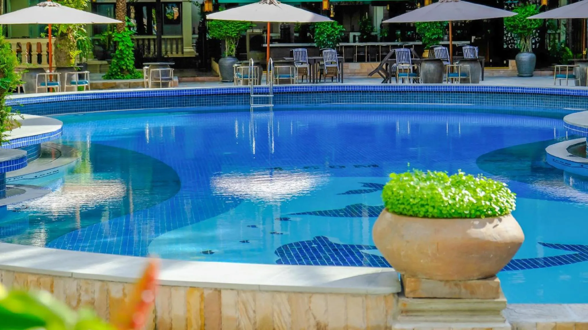 Swimming pool in Empress Angkor Resort & Spa