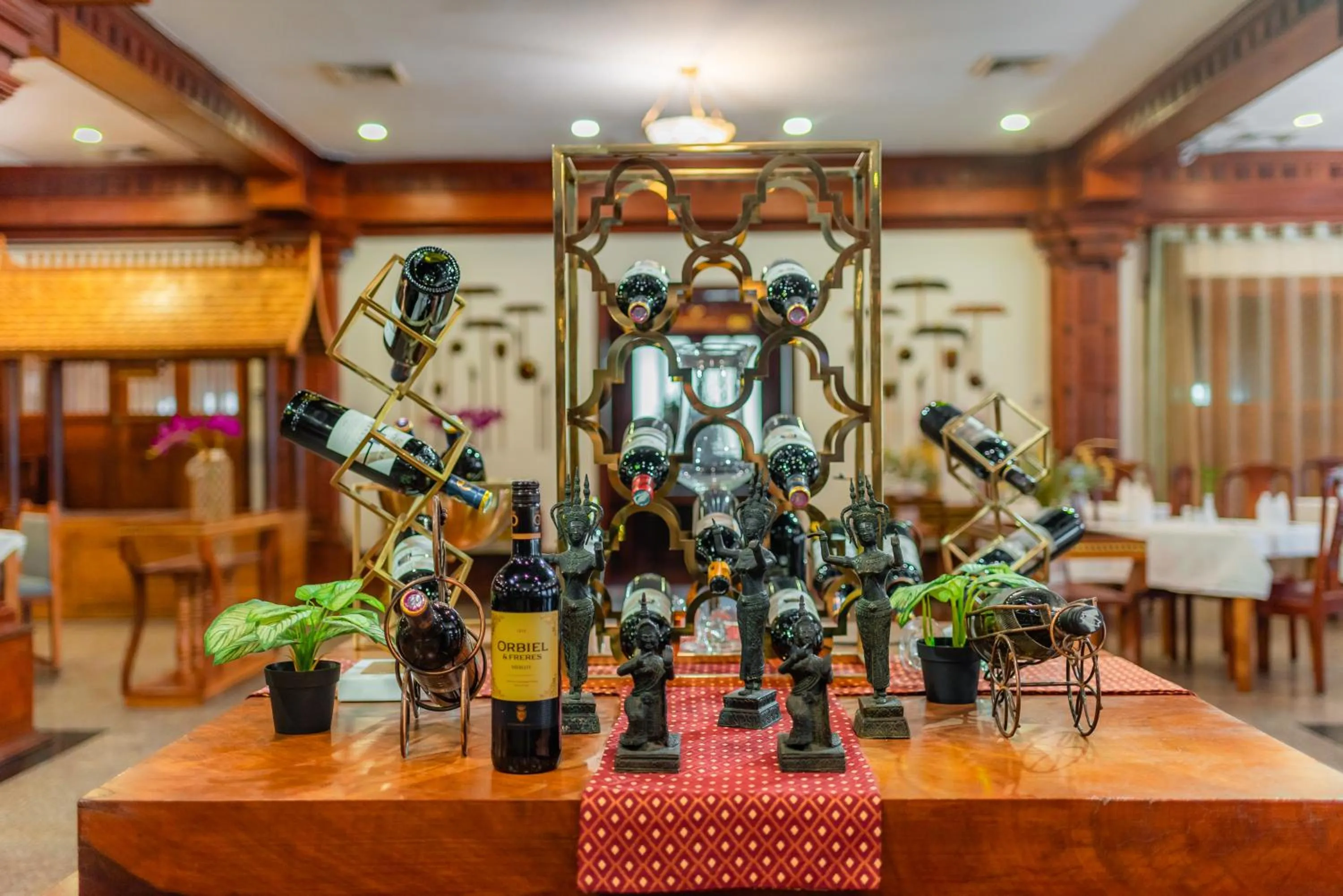 Restaurant/places to eat in Empress Angkor Resort & Spa