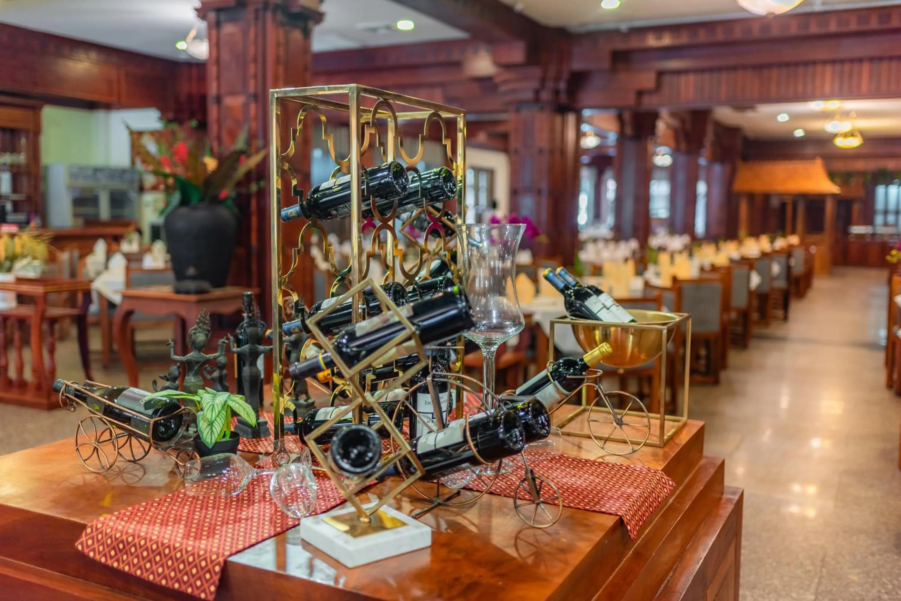 Restaurant/places to eat in Empress Angkor Resort & Spa