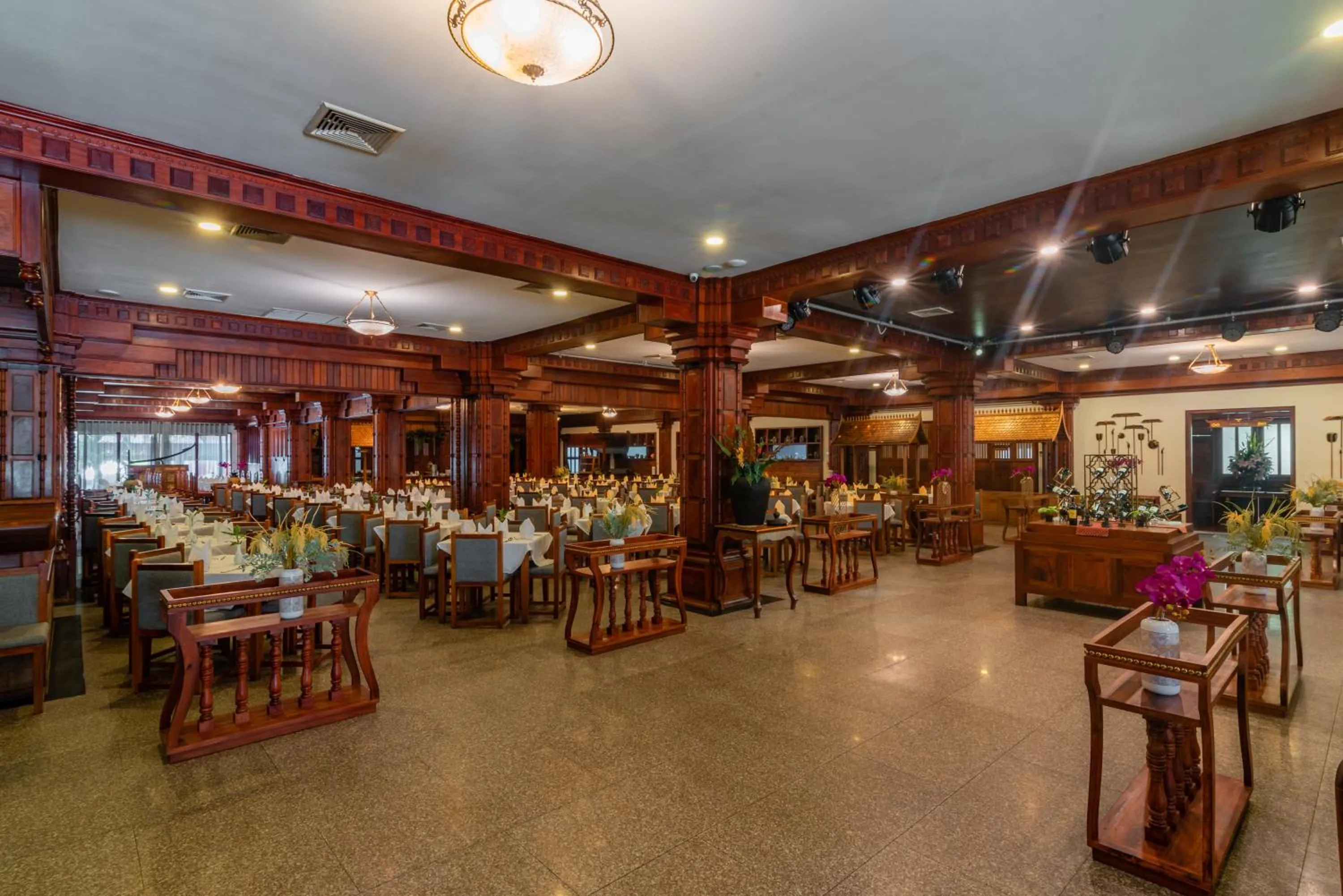 Restaurant/places to eat in Empress Angkor Resort & Spa