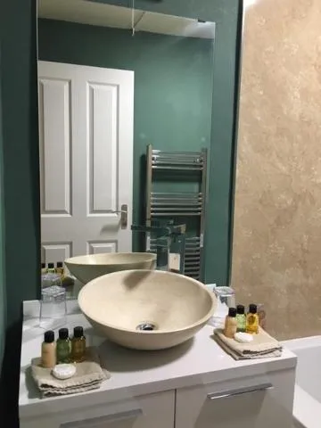 Bathroom in Robin Hood Inn