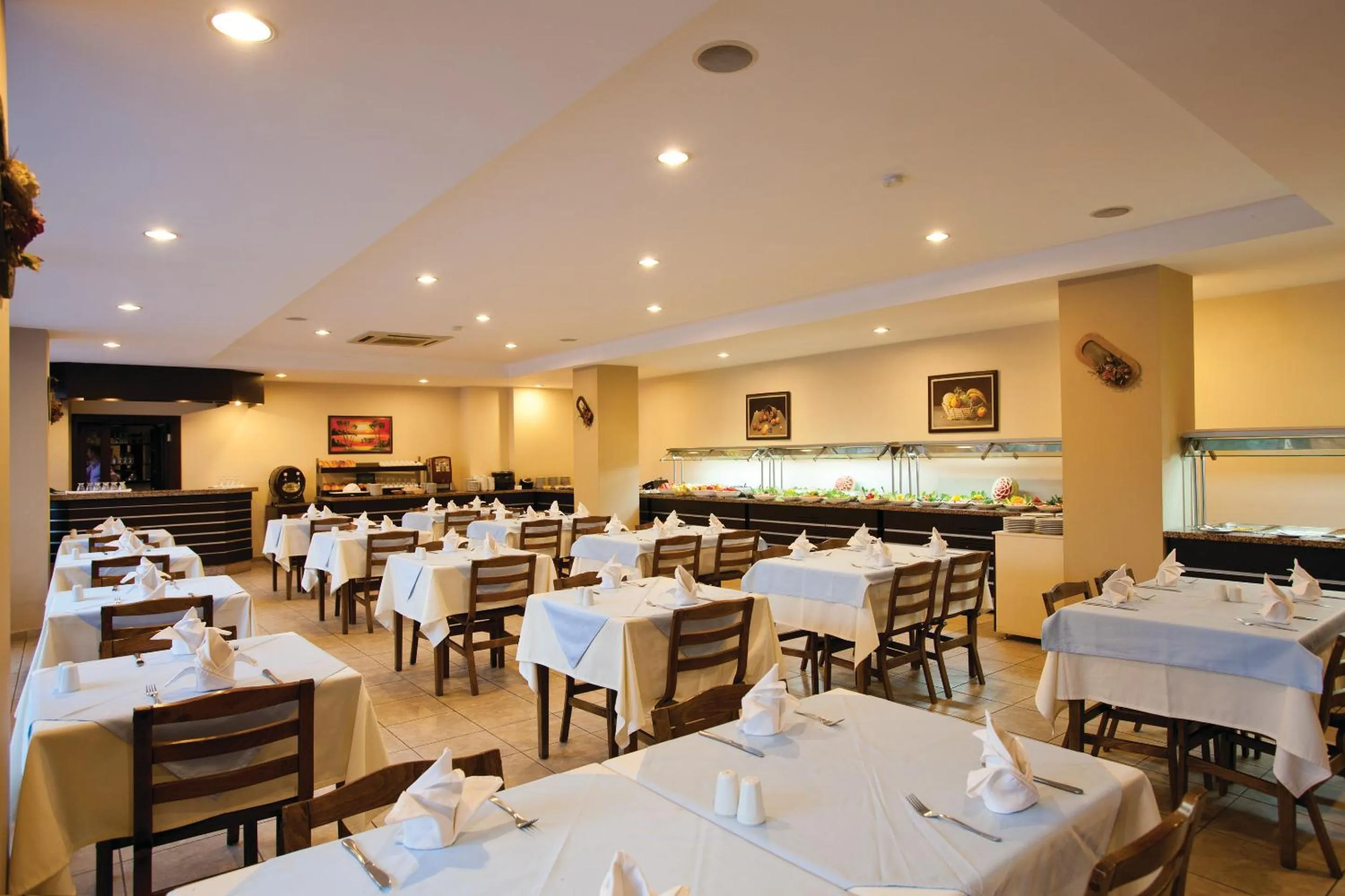 Restaurant/places to eat in Helios Hotel