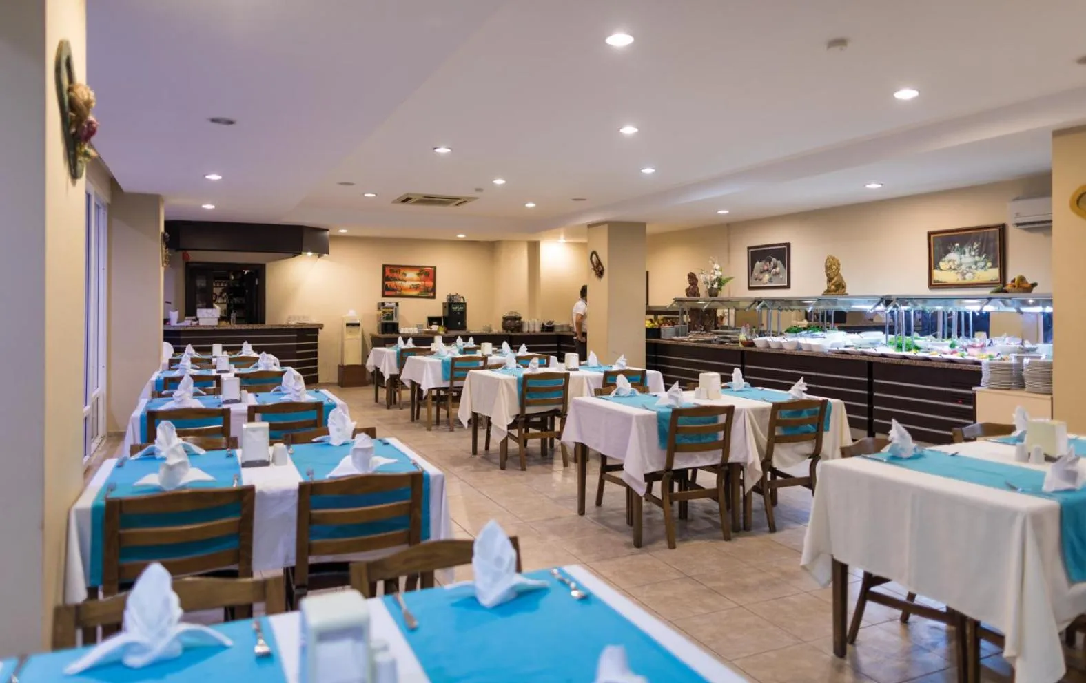 Restaurant/places to eat in Helios Hotel