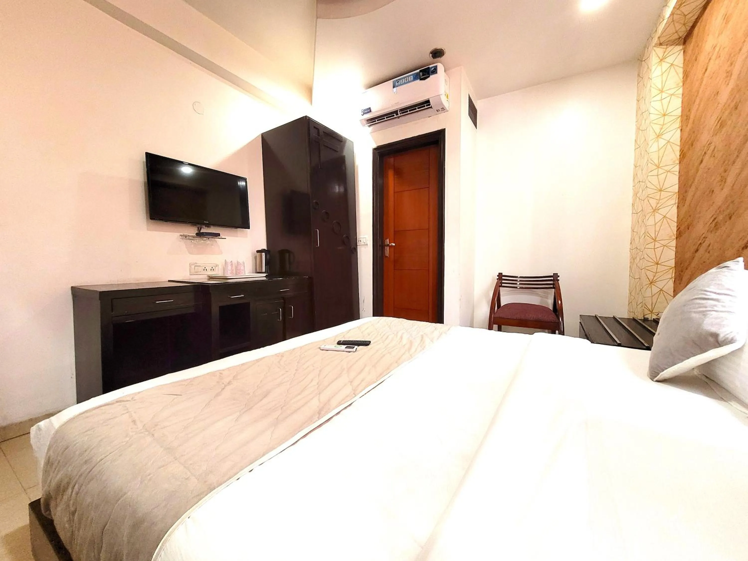 Bed in Hotel The Daanish Residency - Karol Bagh