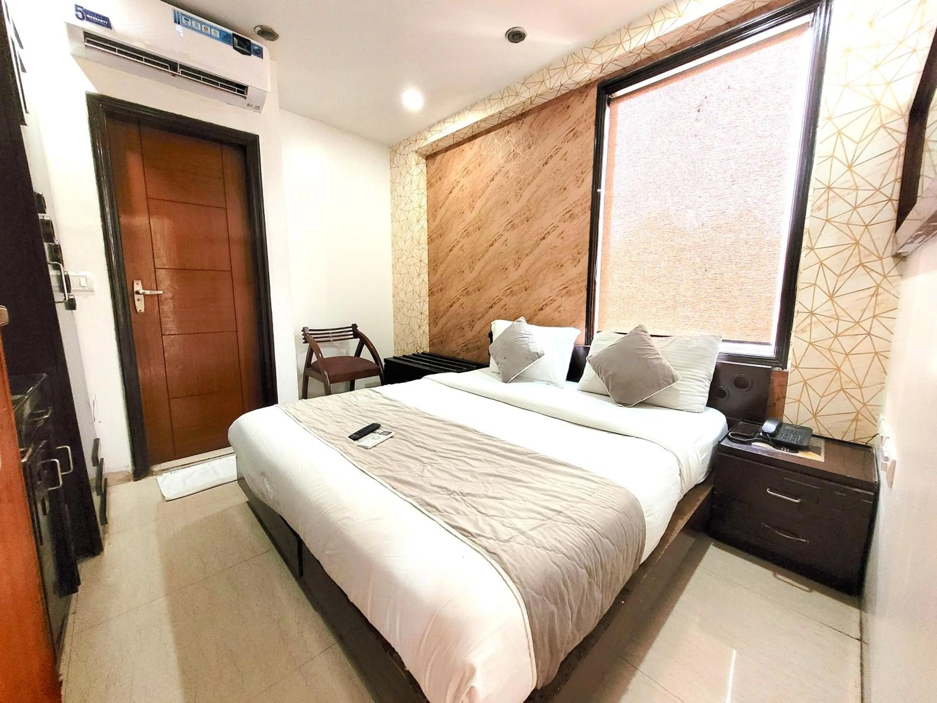 Bed in Hotel The Daanish Residency - Karol Bagh