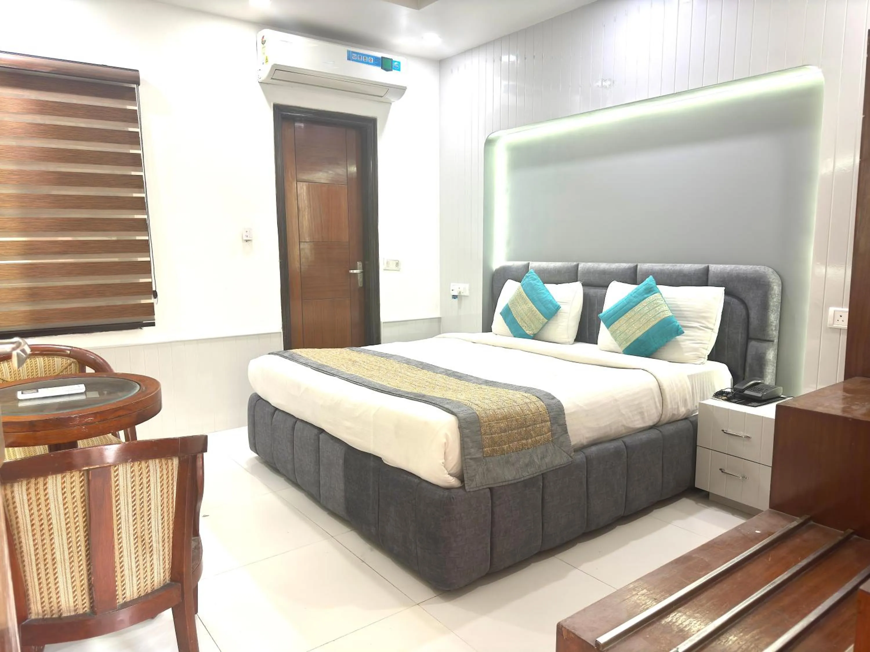 Bed in Hotel The Daanish Residency - Karol Bagh