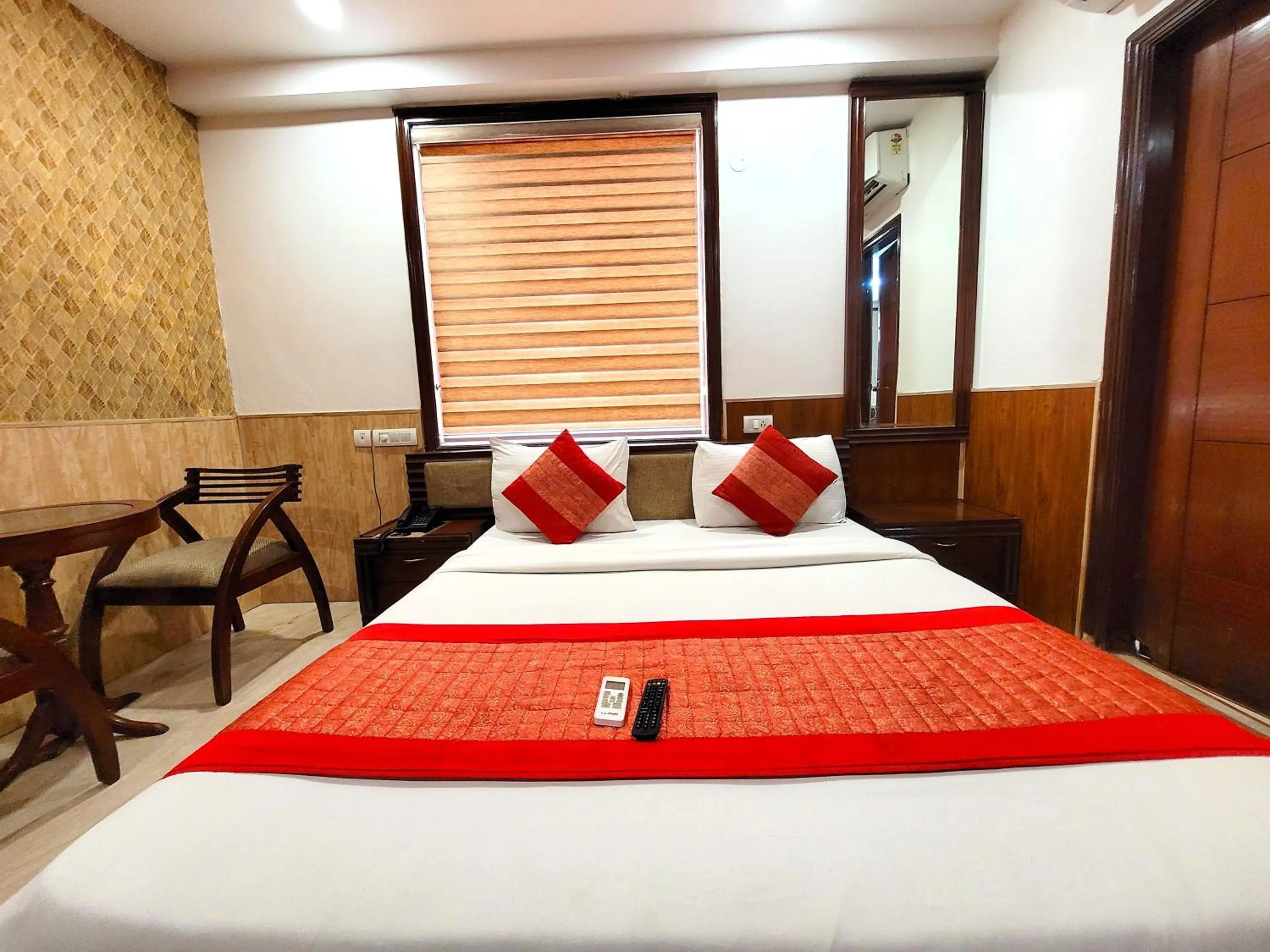 Property building, Bed in Hotel The Daanish Residency - Karol Bagh