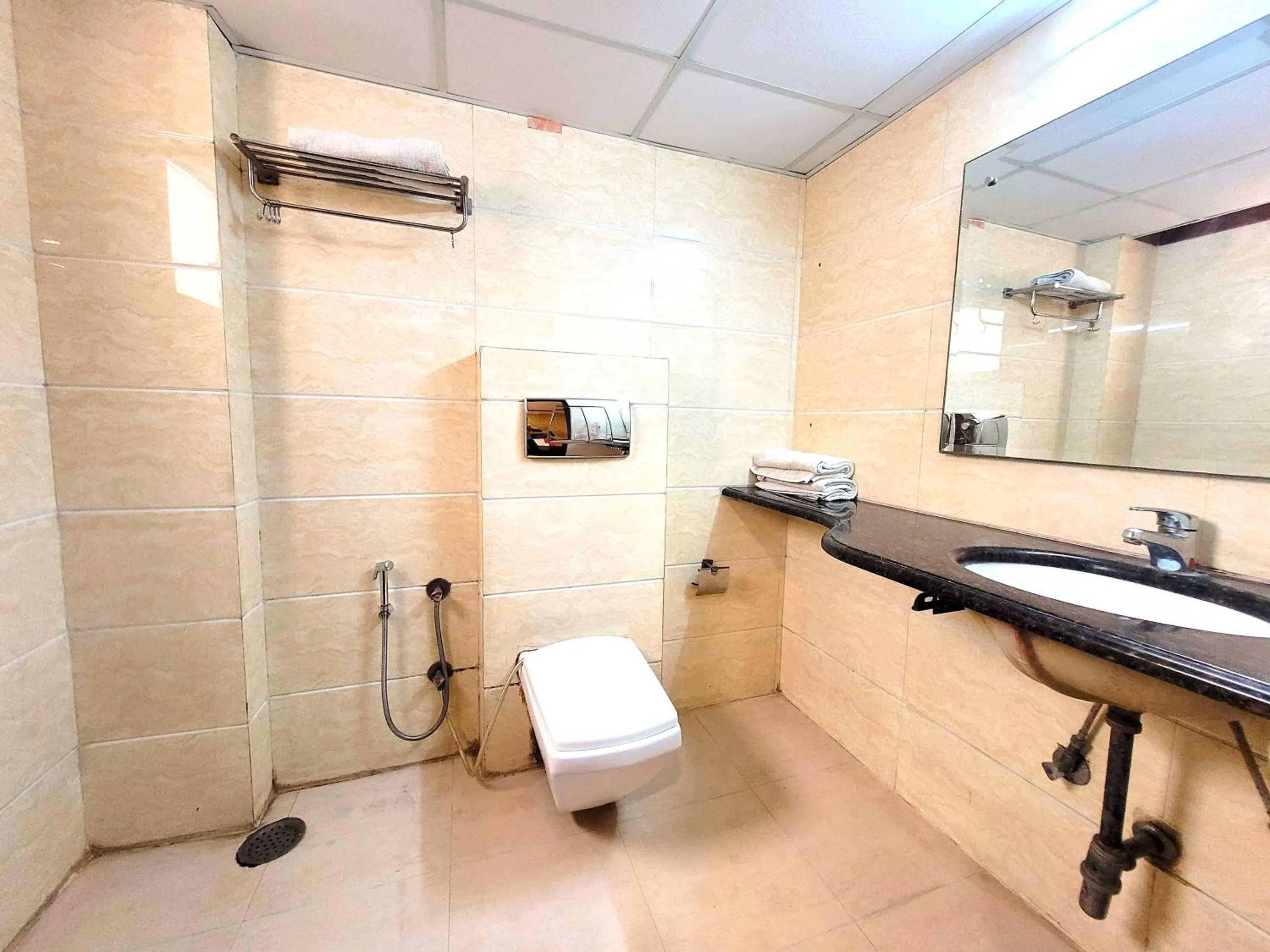 Bathroom in Hotel The Daanish Residency - Karol Bagh