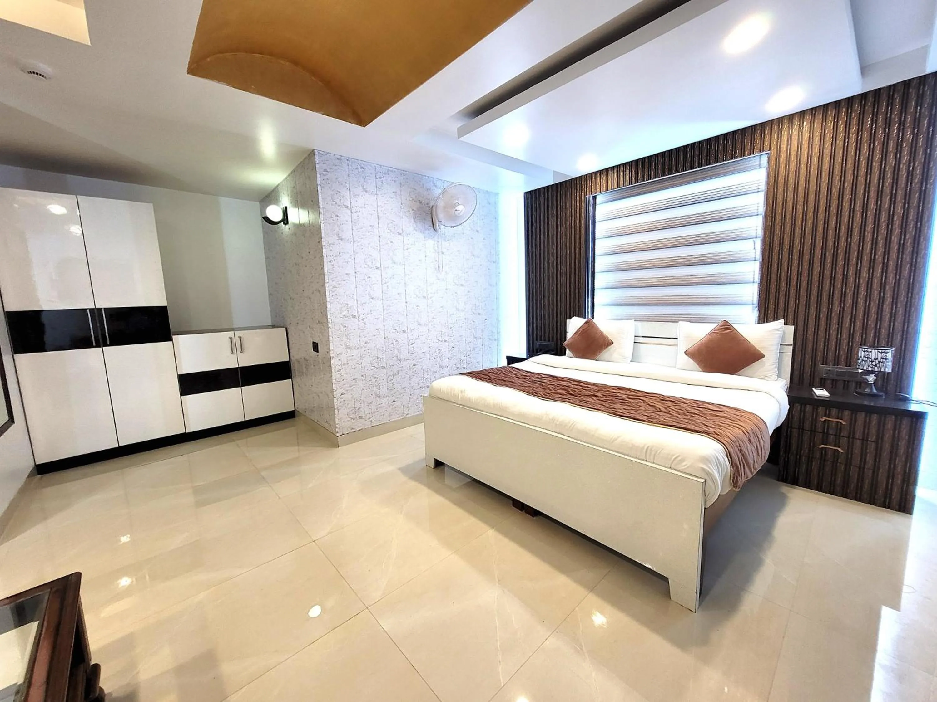 Bed in Hotel The Daanish Residency - Karol Bagh