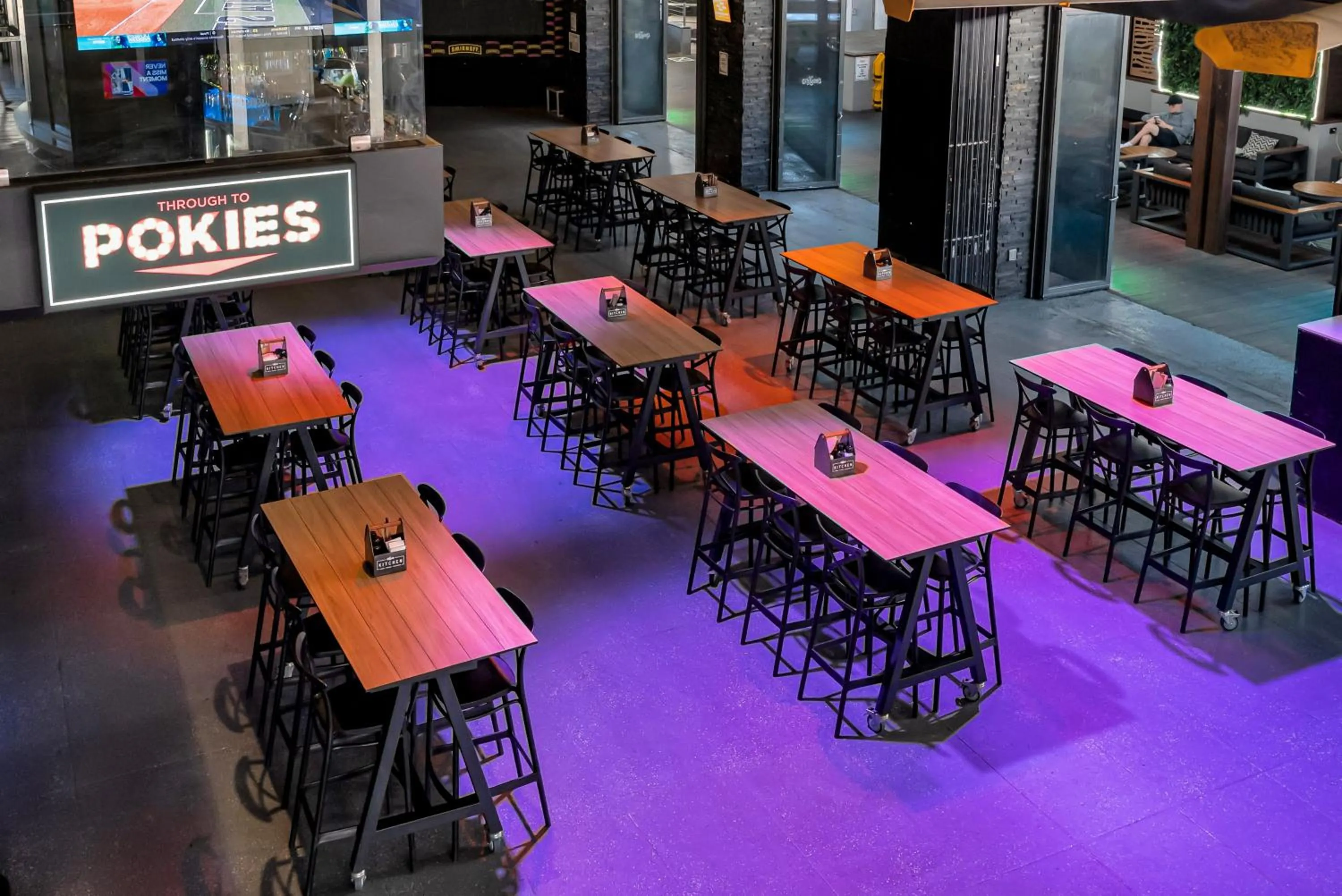 Lounge or bar in Gilligan's Hotel & Resort Cairns