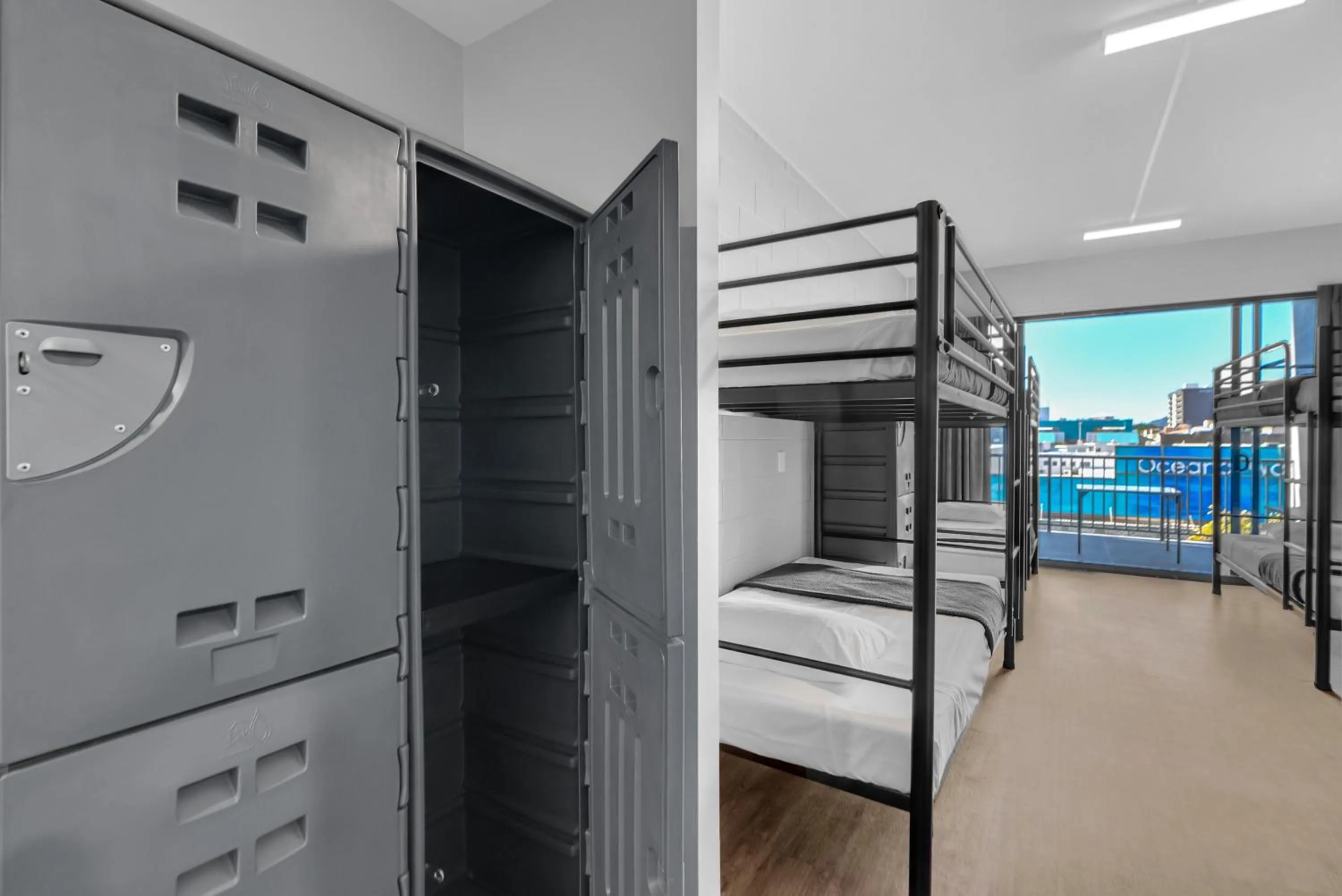 locker, Bed in Gilligan's Hotel & Resort Cairns