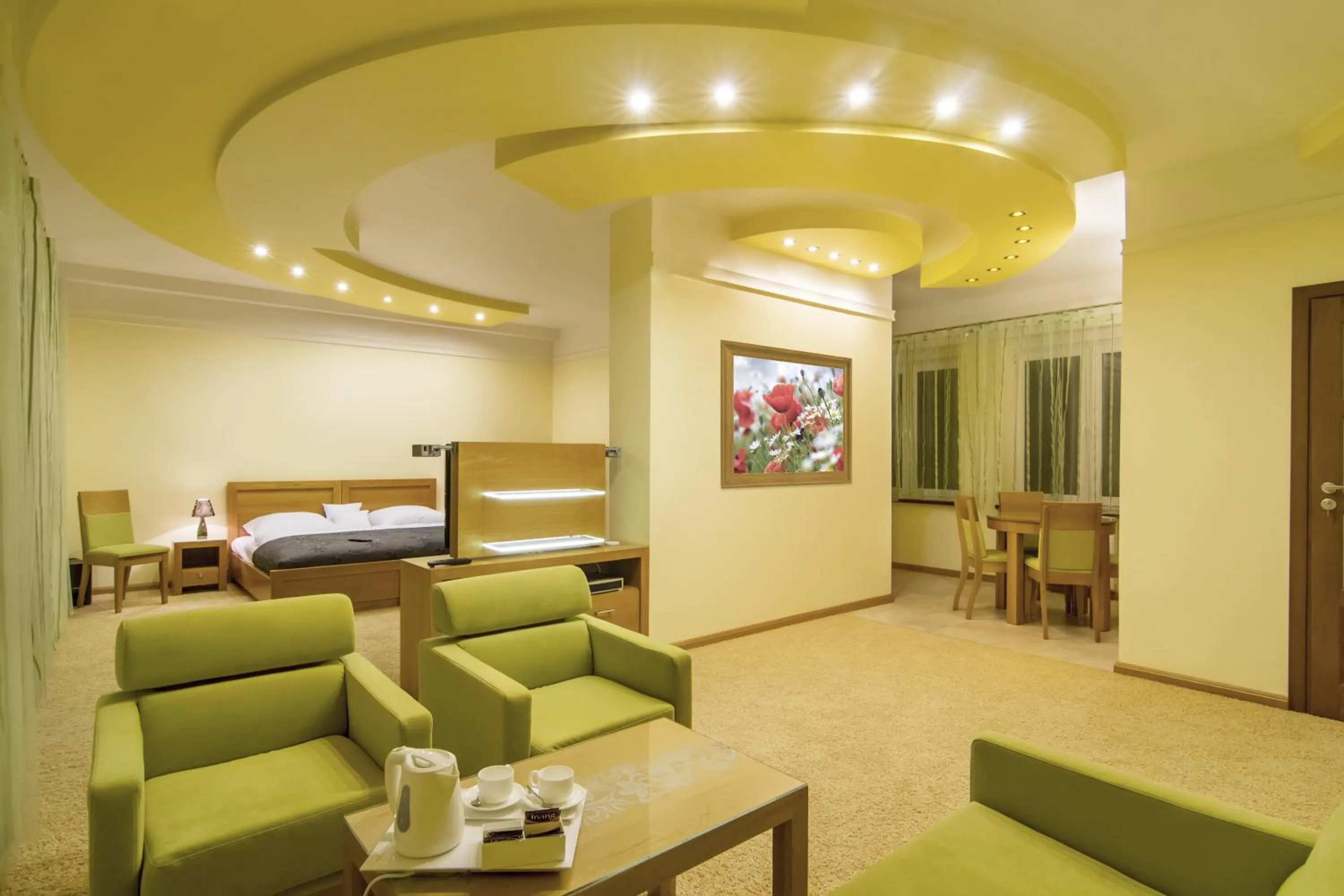 Living room, Bed in Hotel Pory Roku