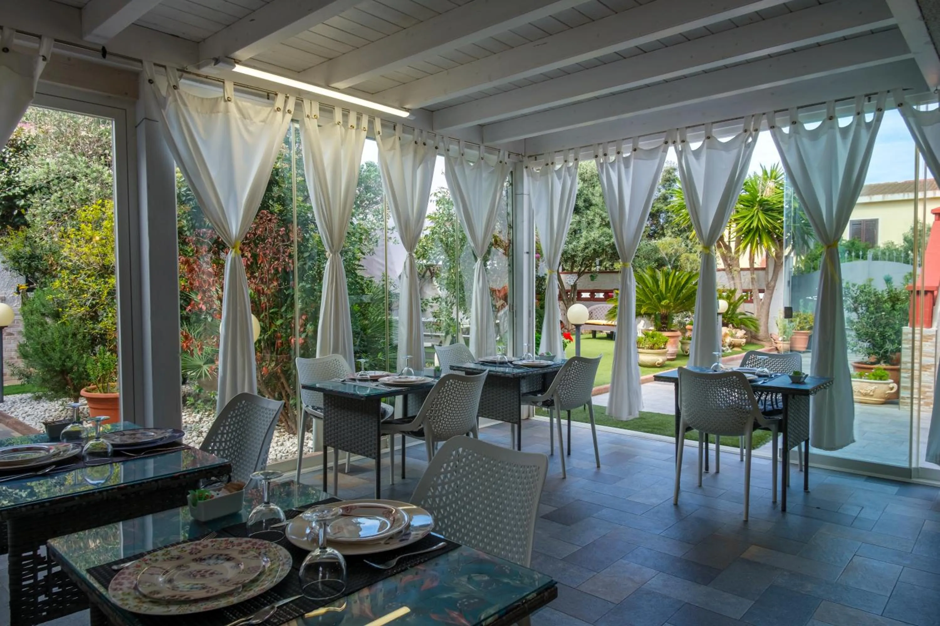 Restaurant/places to eat in Villa Piana