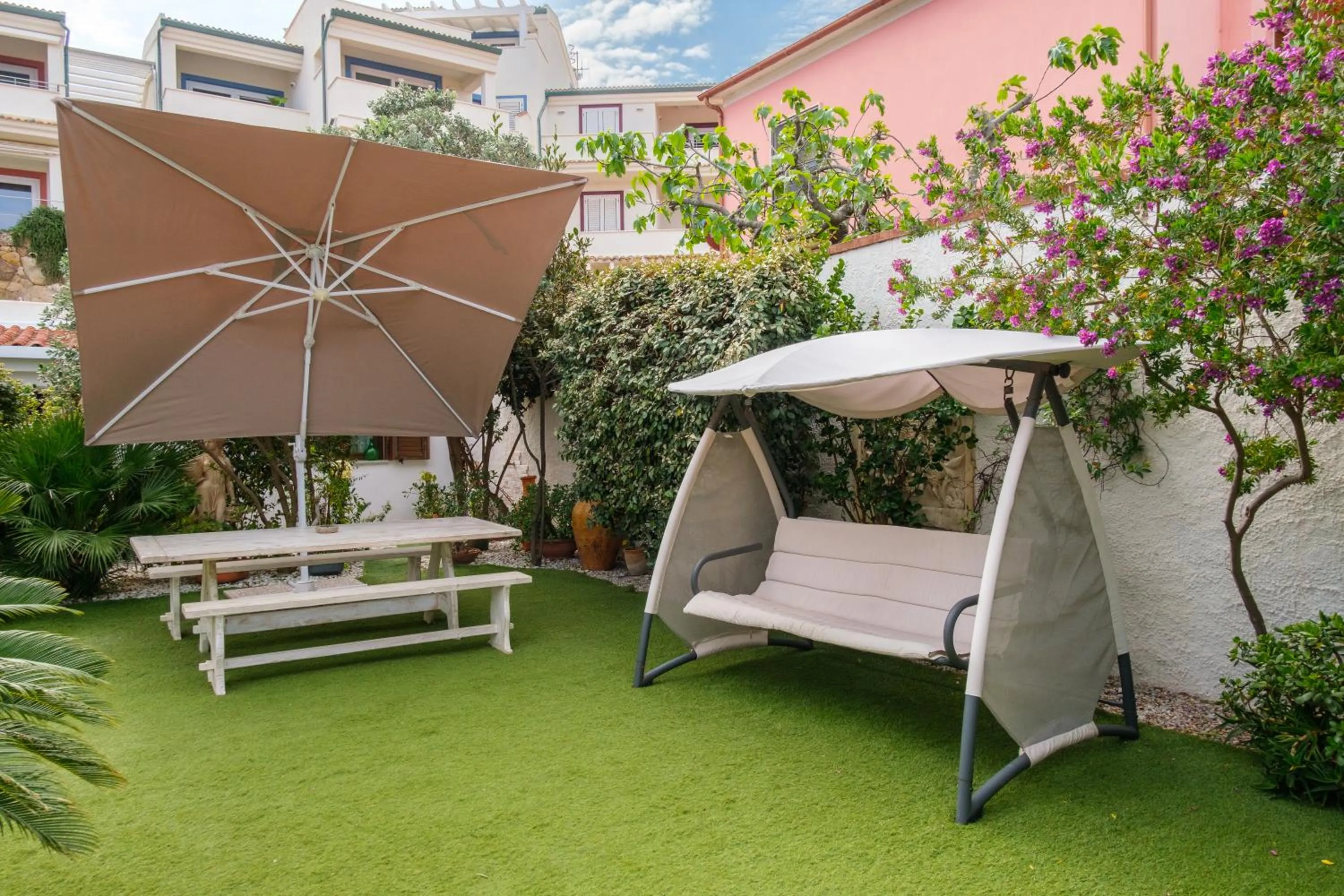 Communal lounge/ TV room in Villa Piana