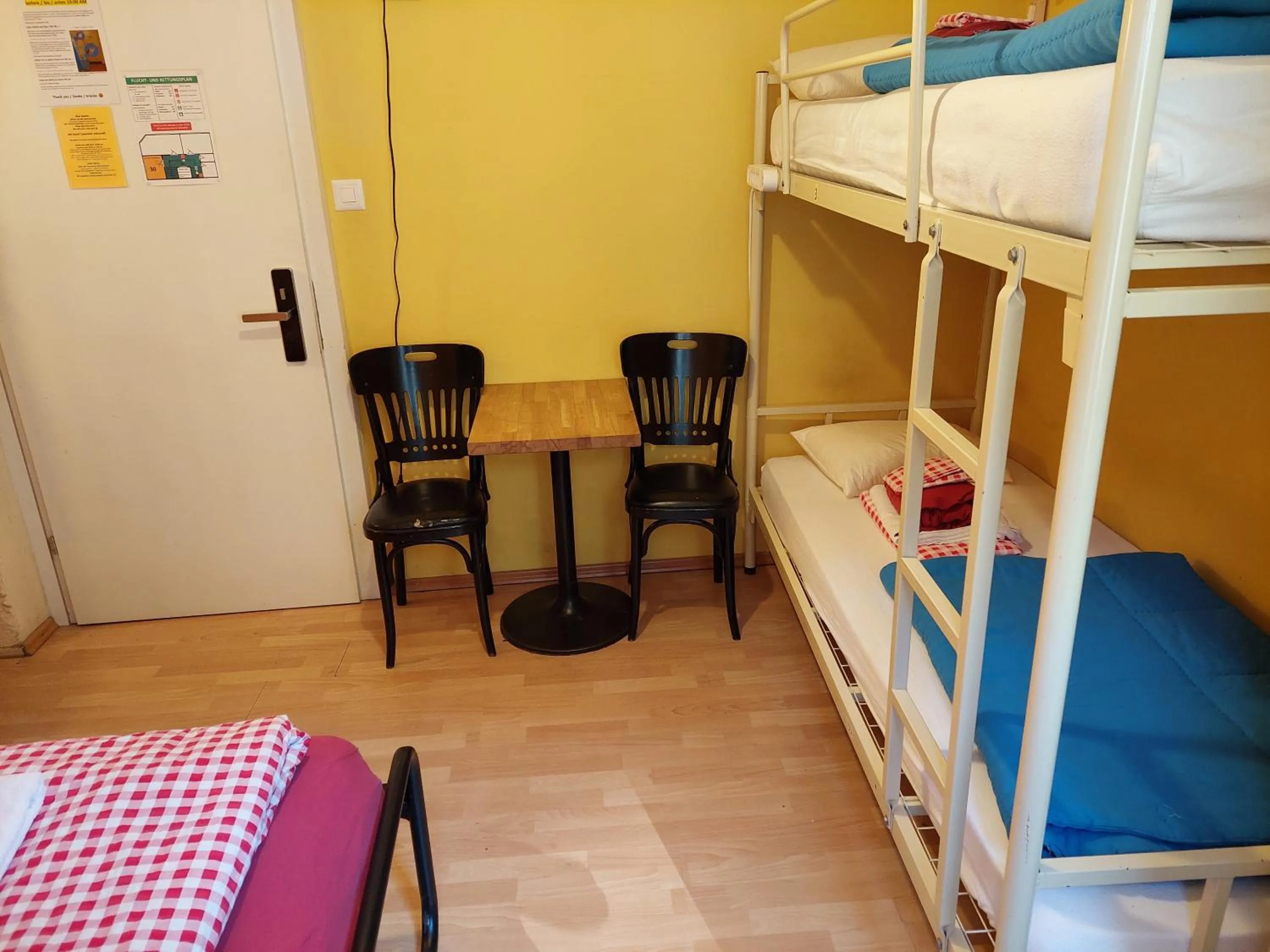 Seating area, Bed in Oldtown Hostel Otter