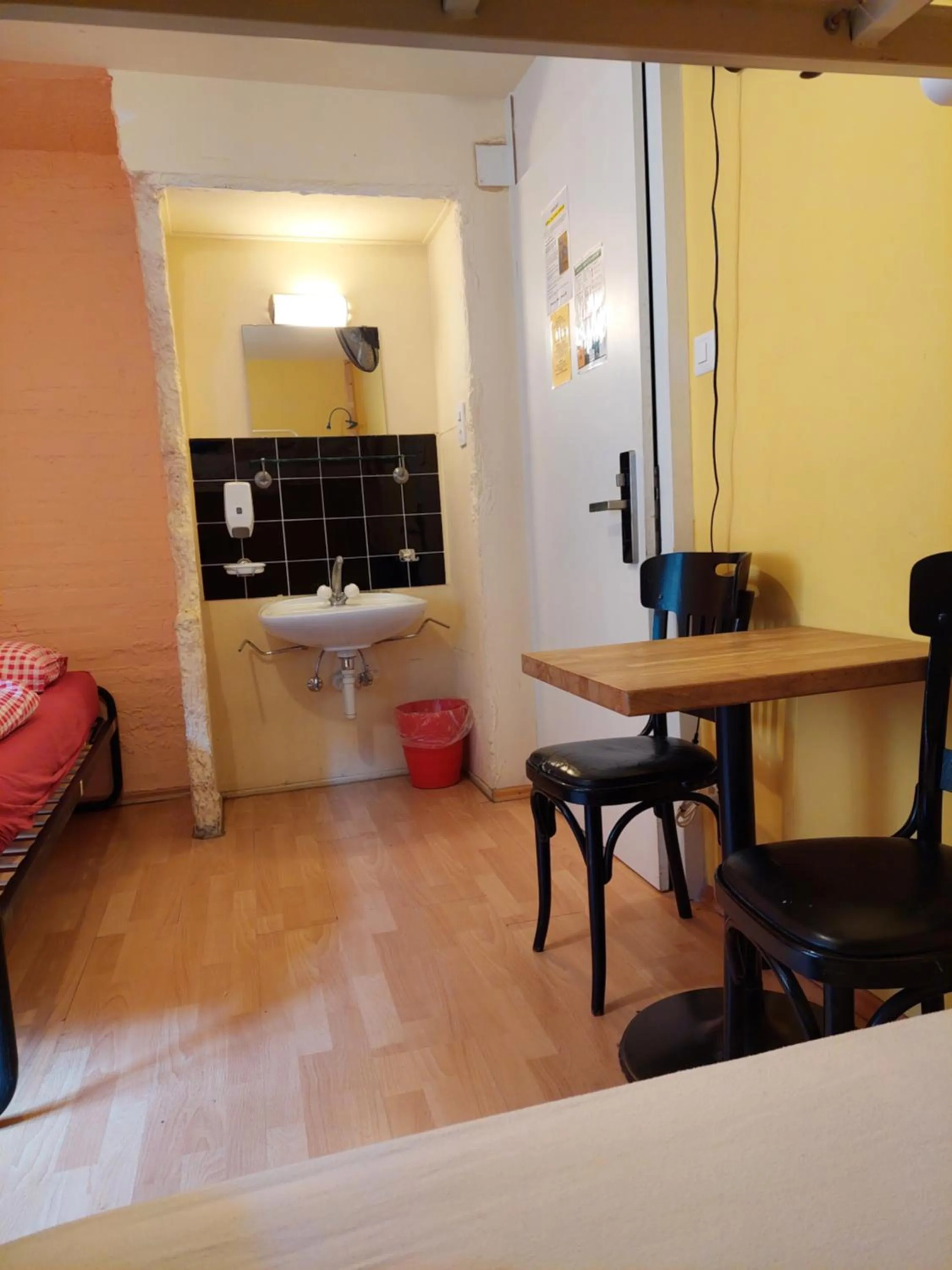 Seating area, Bed in Oldtown Hostel Otter