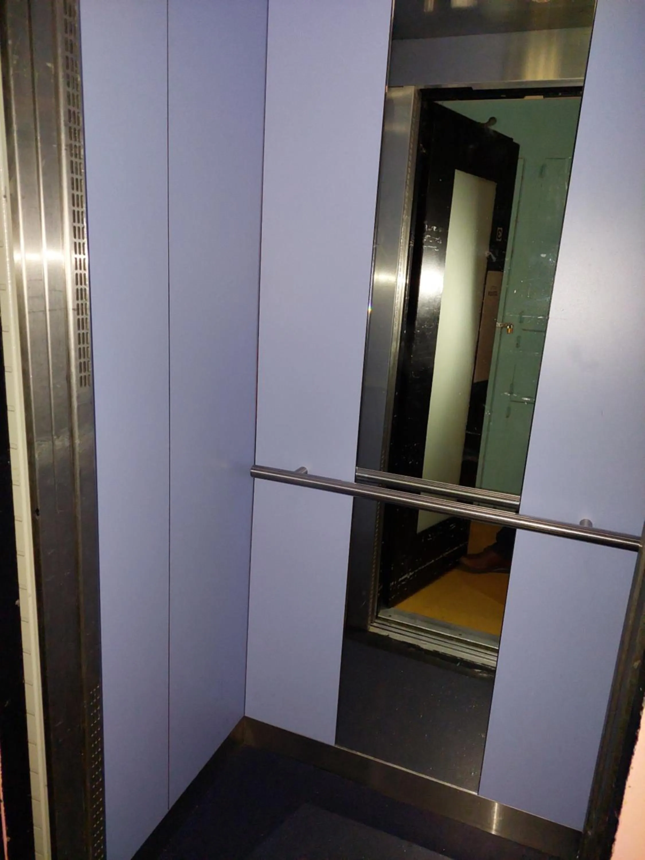 elevator in Oldtown Hostel Otter