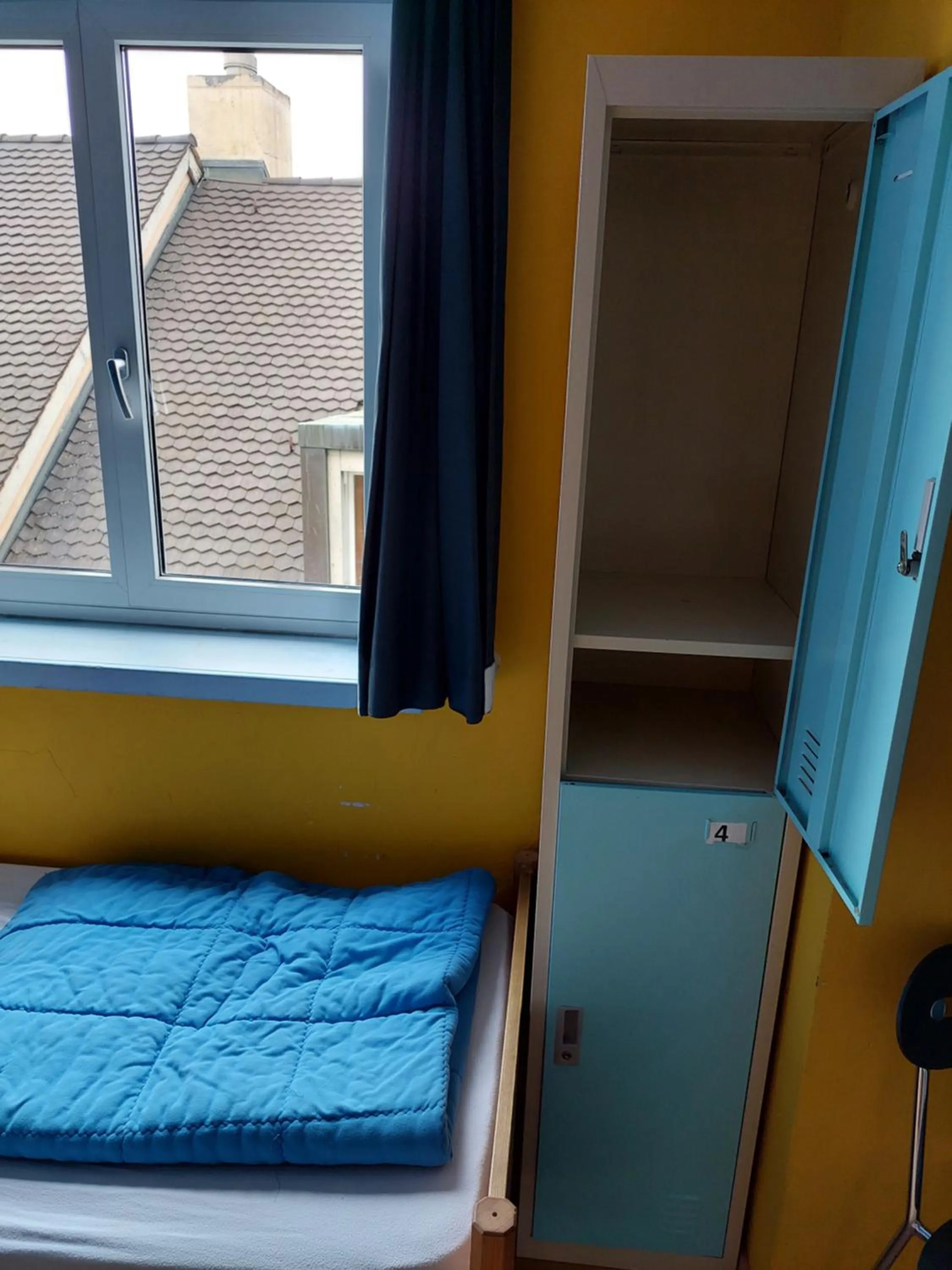 wardrobe, Bed in Oldtown Hostel Otter