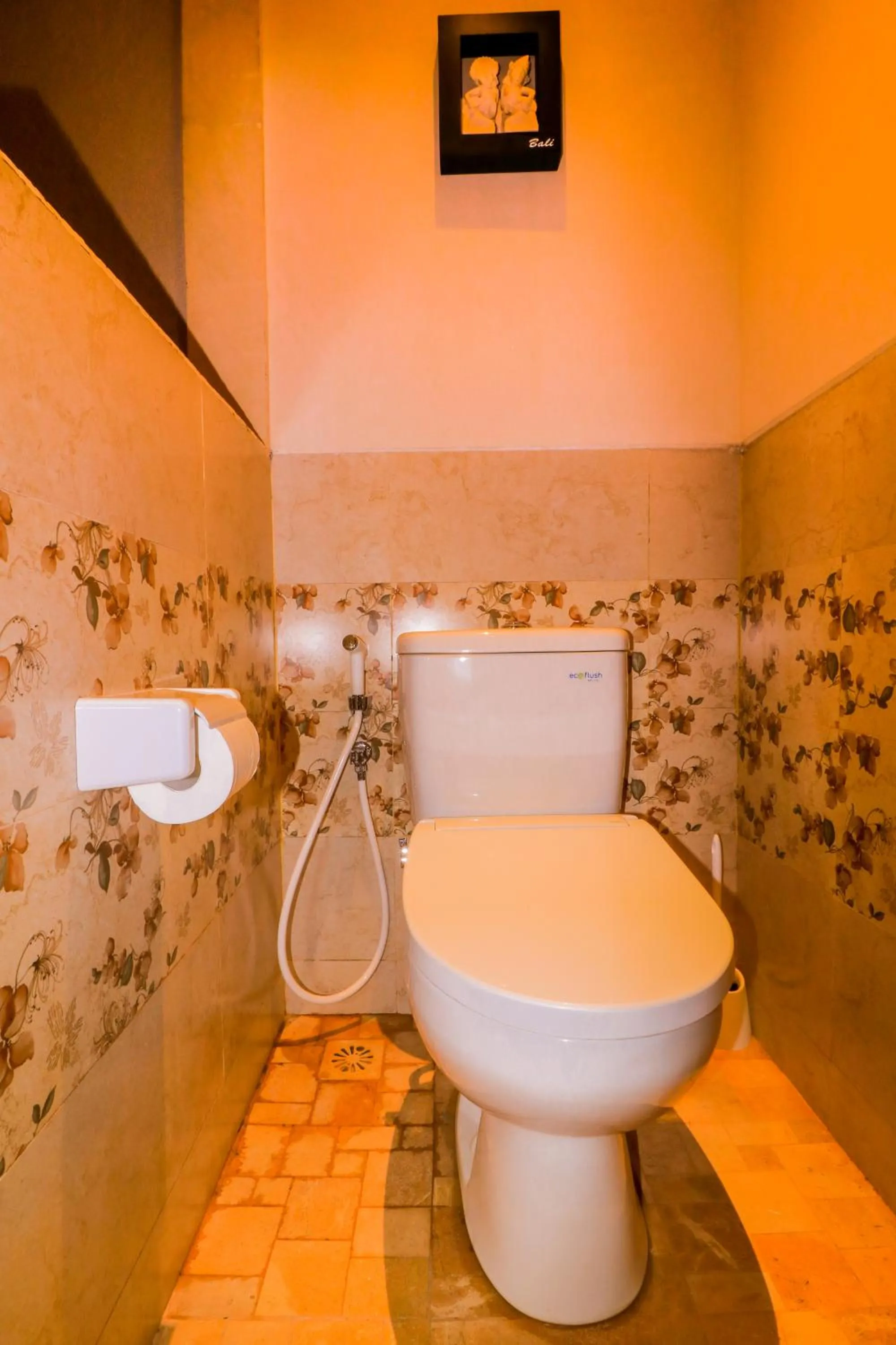 Toilet in Taman Amertha Villas by Maha Bali
