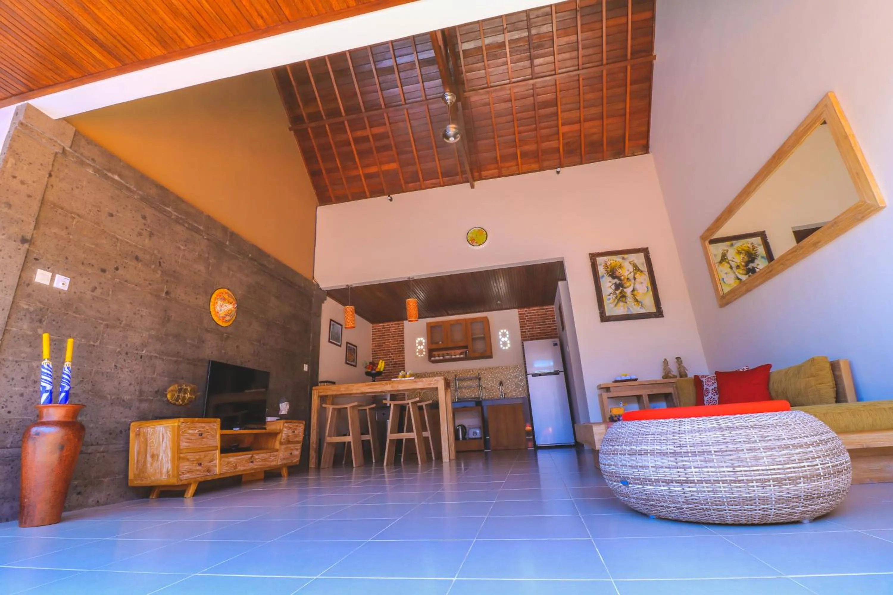 Living room in Taman Amertha Villas by Maha Bali