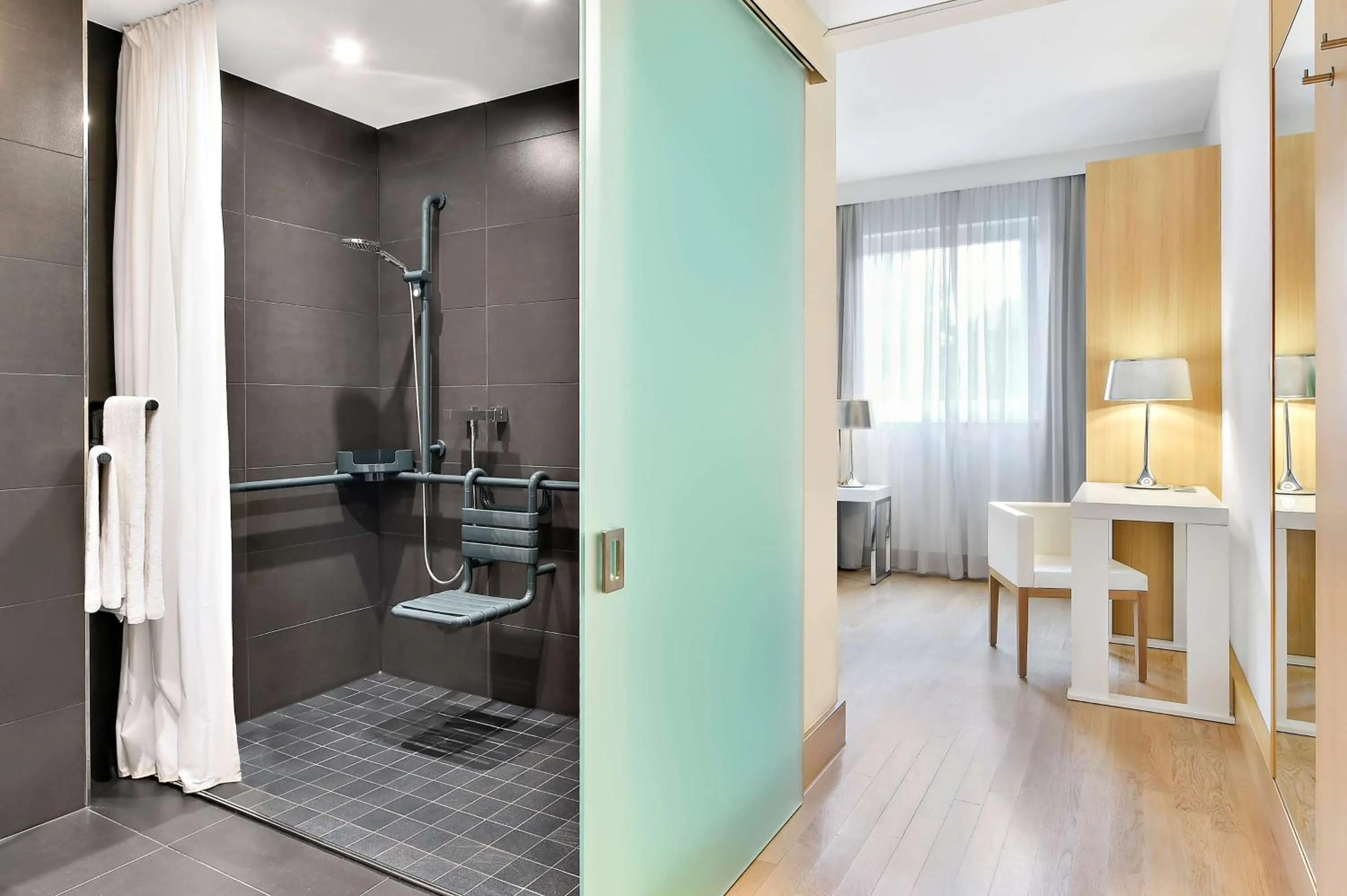 Photo of the whole room in NH Ludwigsburg