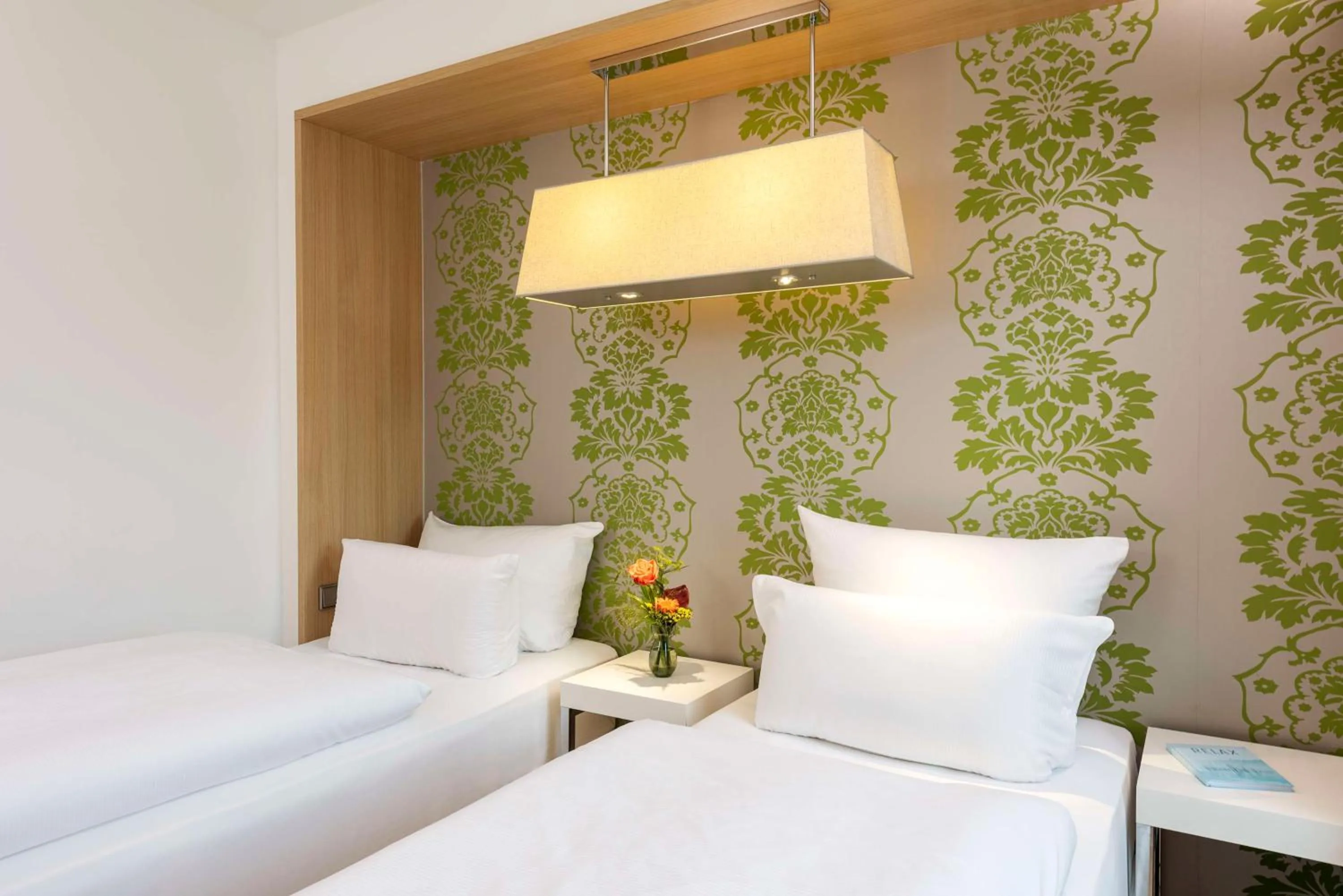 Bedroom, Bed in NH Ludwigsburg