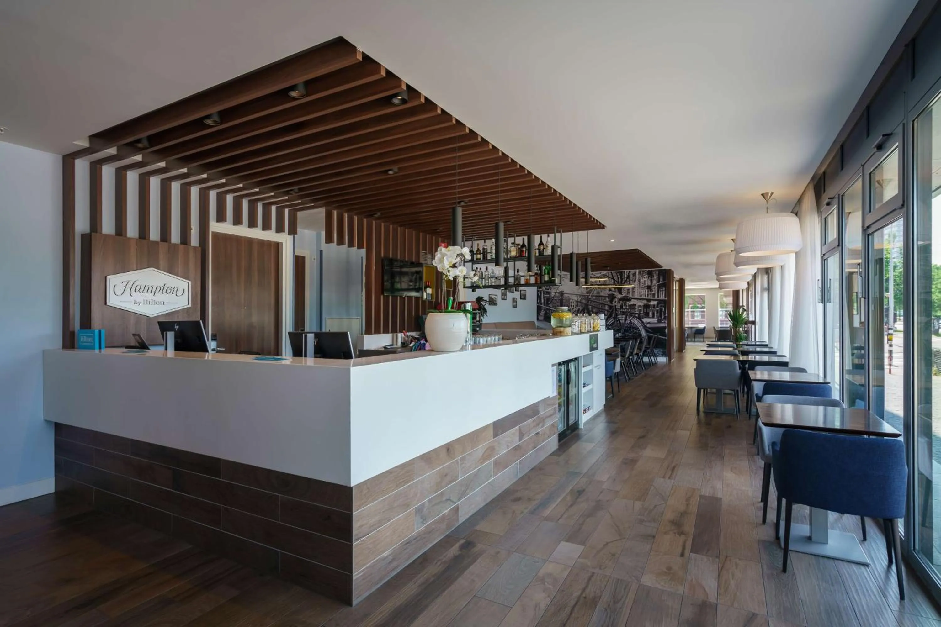 Lobby or reception in Hampton by Hilton Amsterdam Centre East