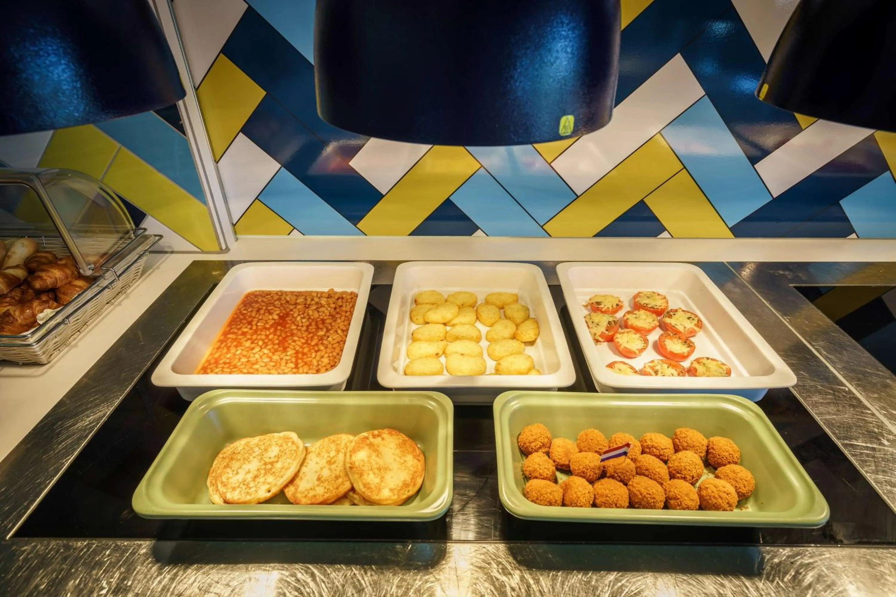 Breakfast in Hampton by Hilton Amsterdam Centre East