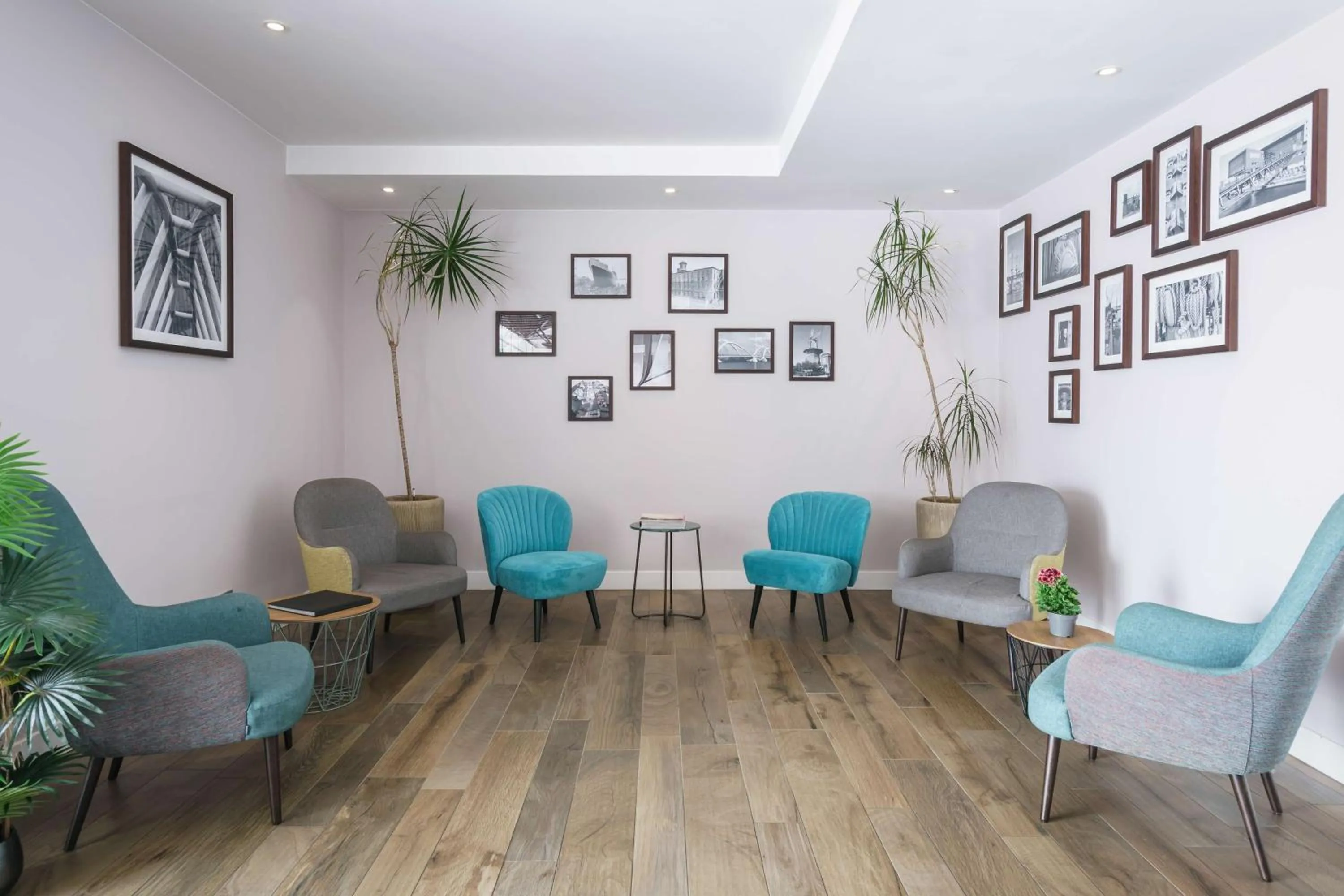 Lobby or reception in Hampton by Hilton Amsterdam Centre East