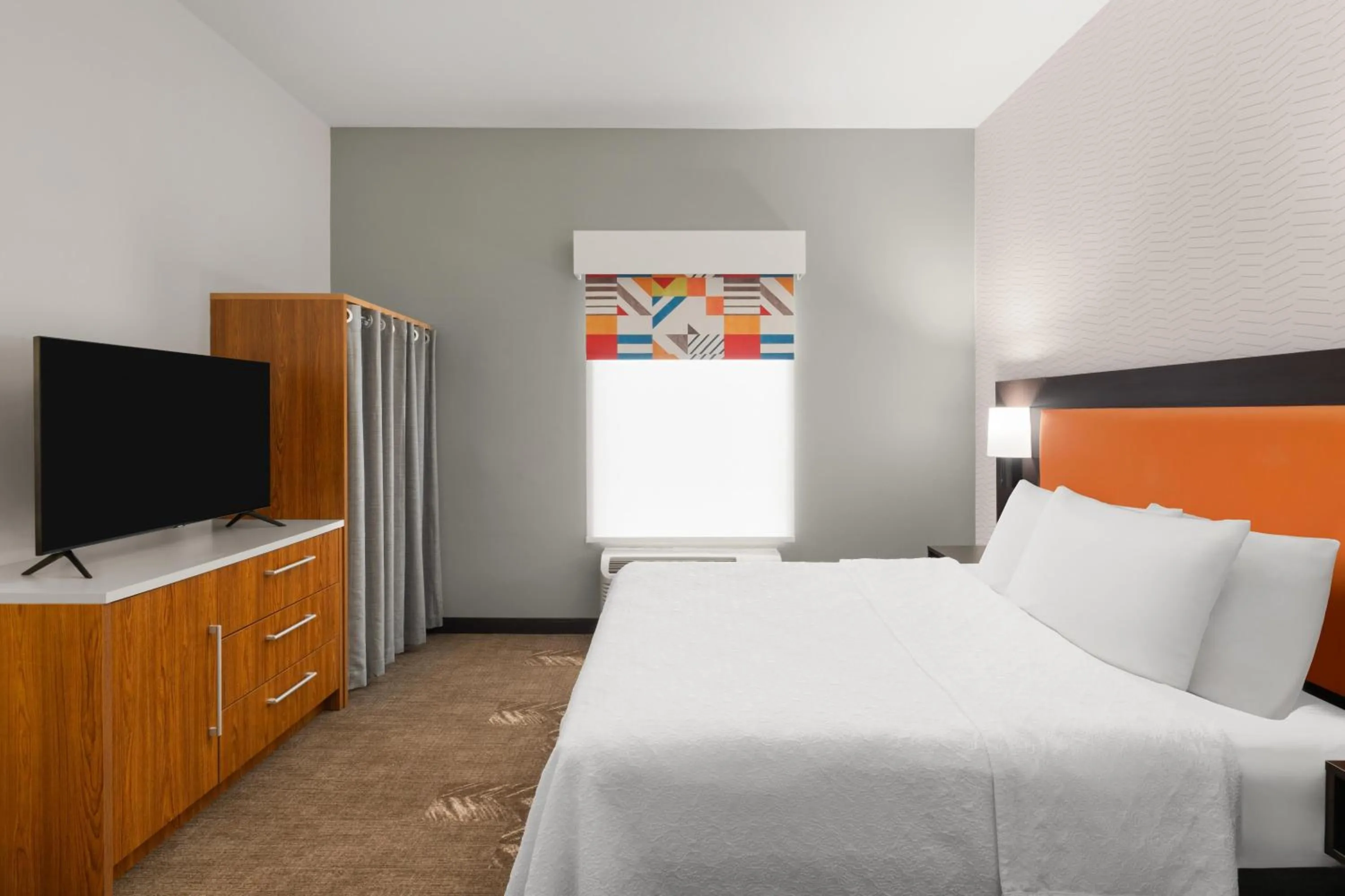 Bed in Home2 Suites by Hilton Alexandria