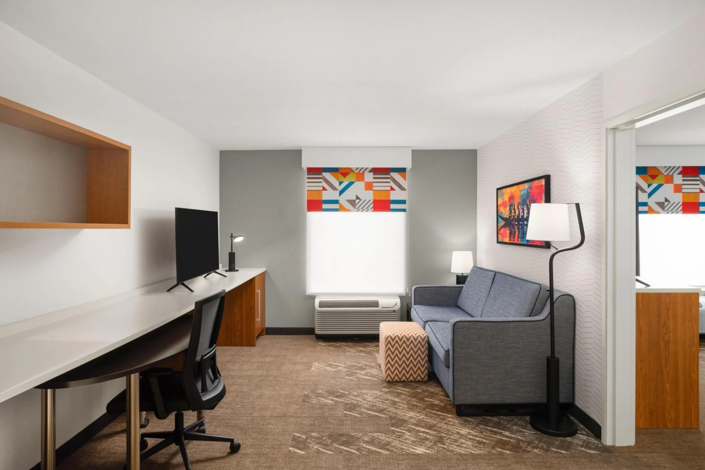 Living room, Bed in Home2 Suites by Hilton Alexandria