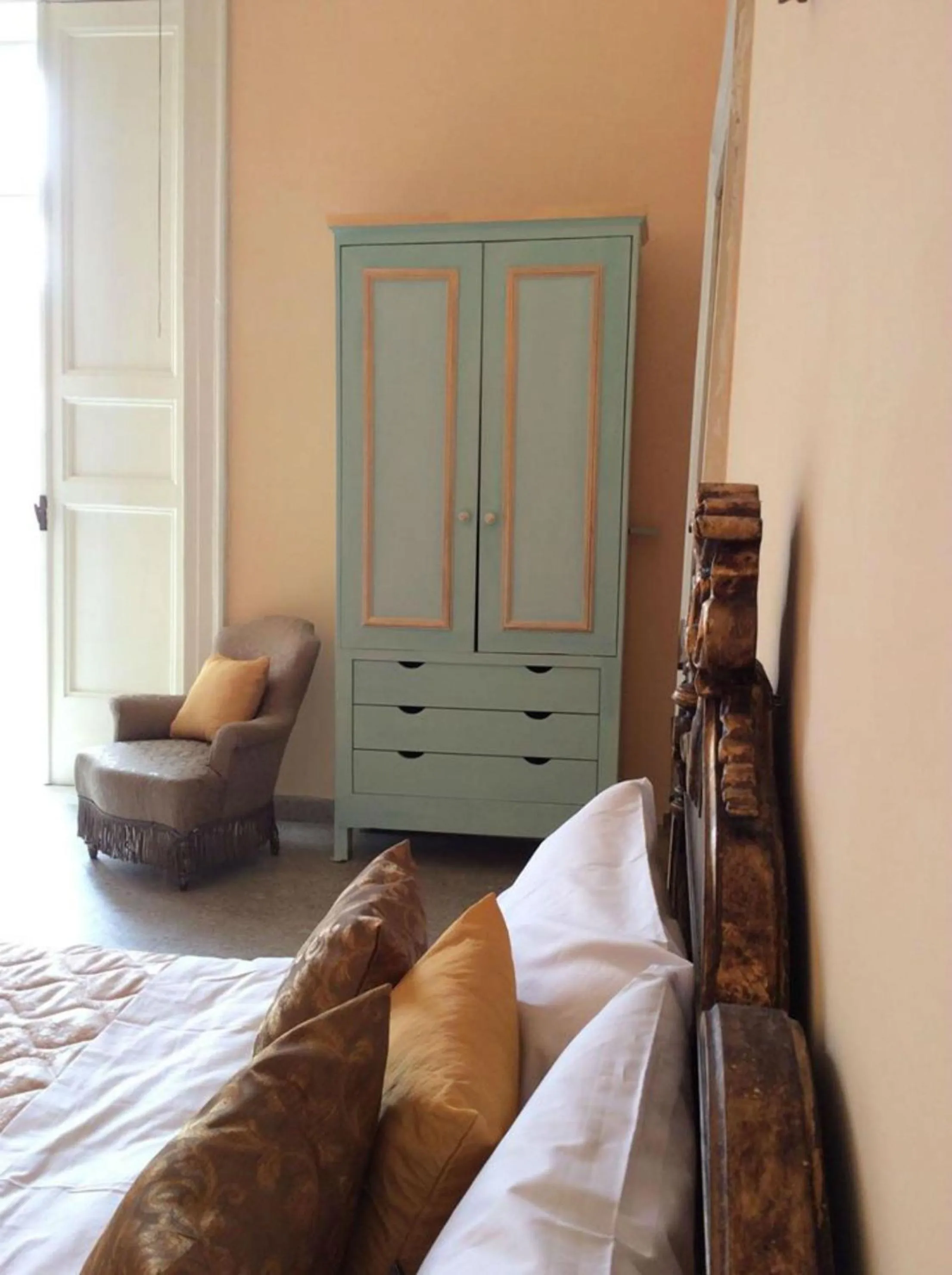 Day, Bed in Napoli Retro