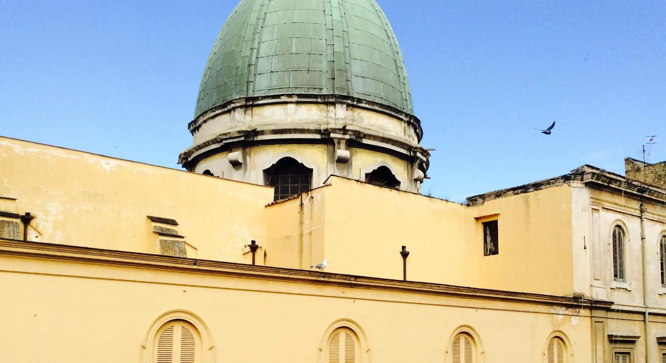 Property building in Napoli Retro