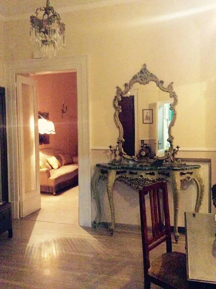 Decorative detail, Bed in Napoli Retro