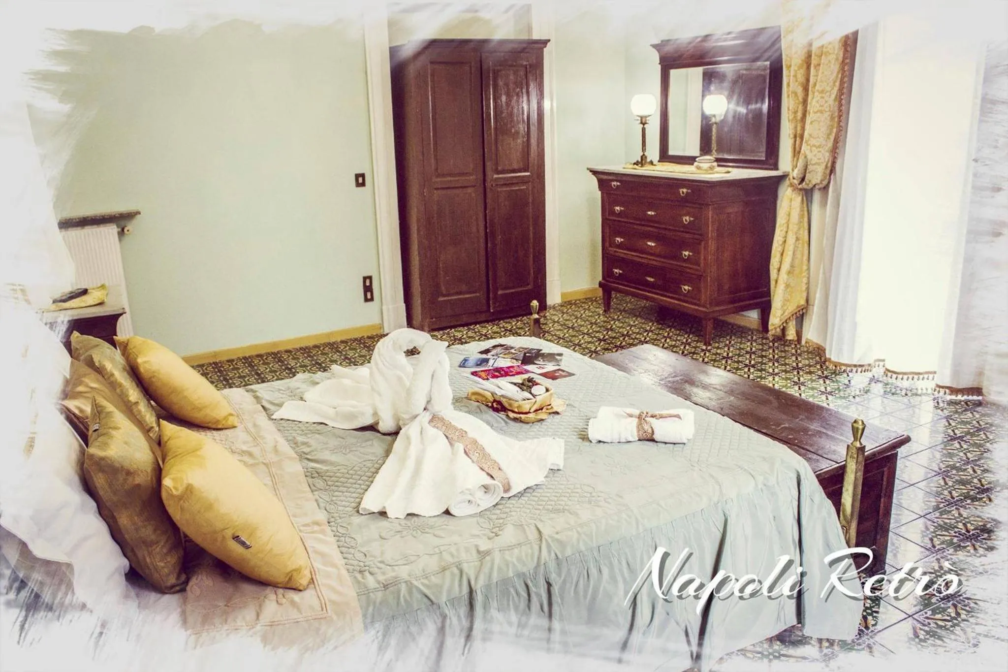 Photo of the whole room, Bed in Napoli Retro